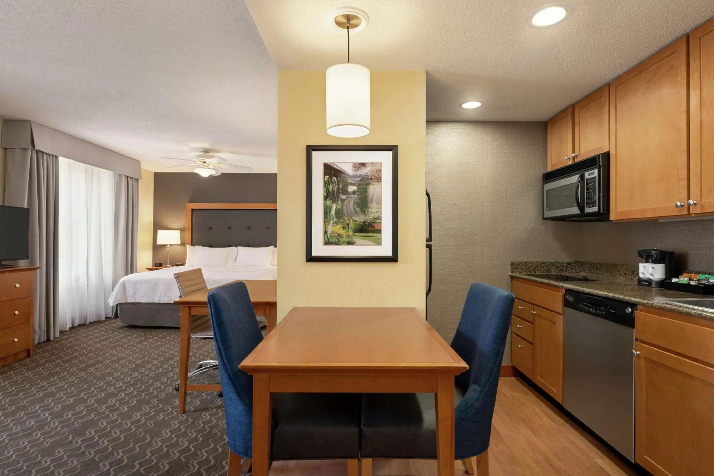 Bed in Homewood Suites by Hilton Allentown-Bethlehem Airport
