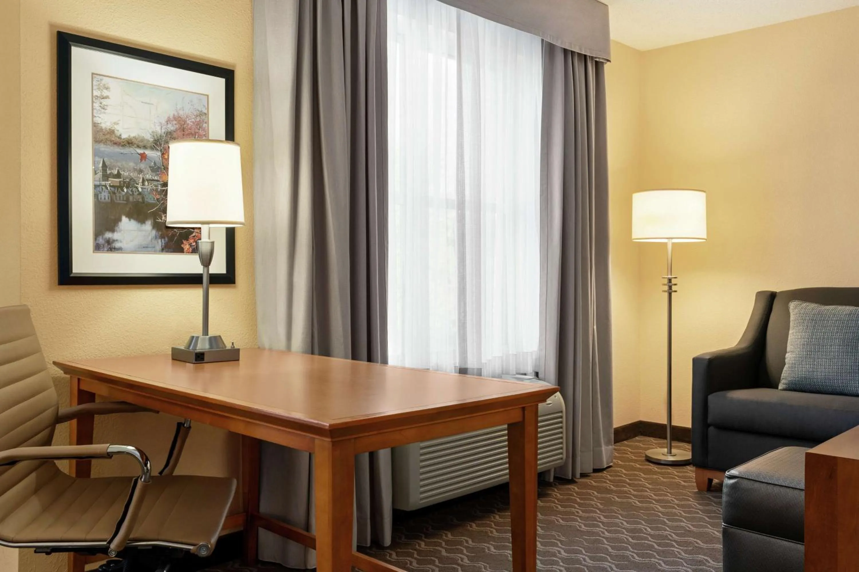 Seating area in Homewood Suites by Hilton Allentown-Bethlehem Airport