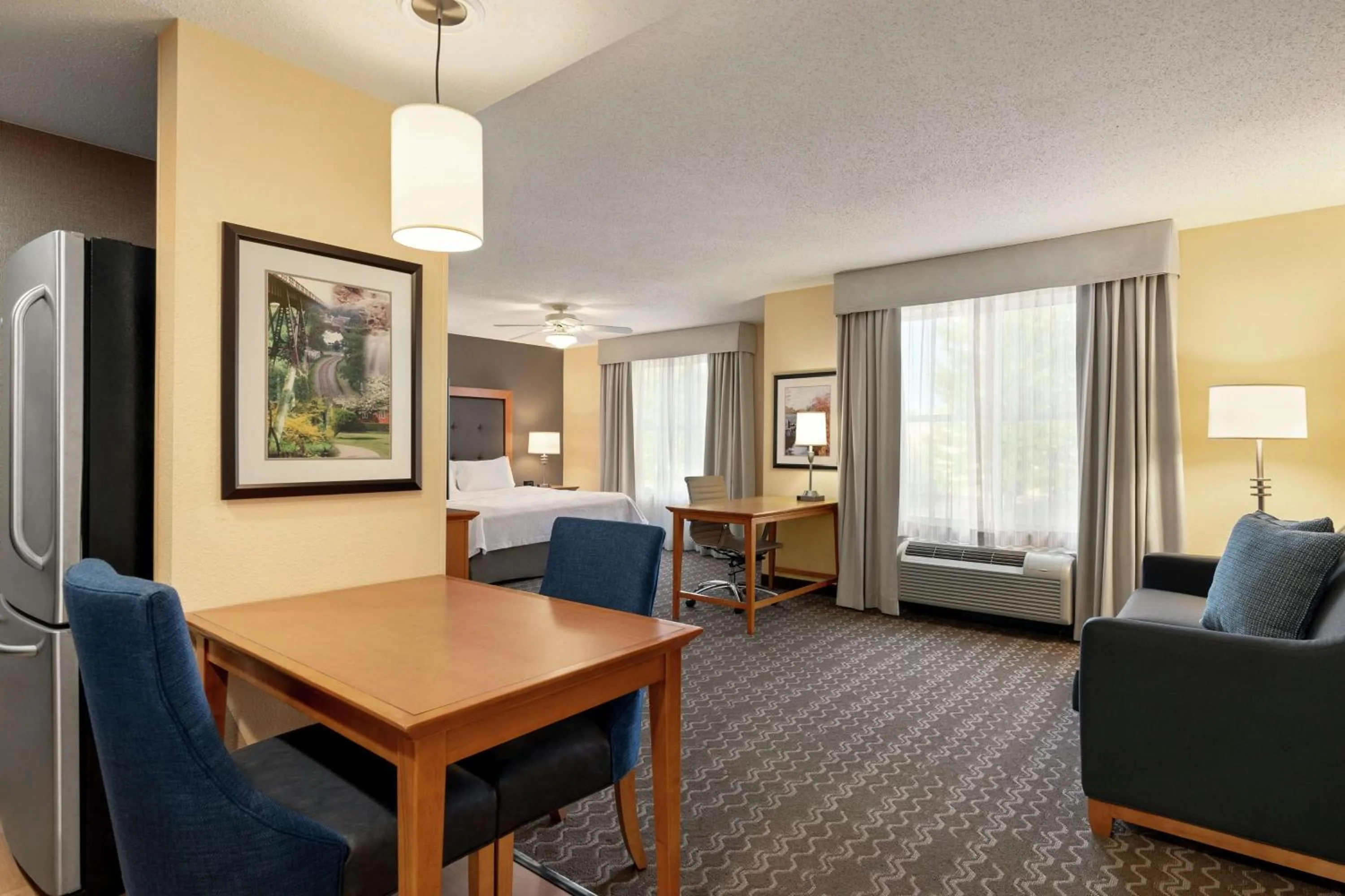 Bed in Homewood Suites by Hilton Allentown-Bethlehem Airport