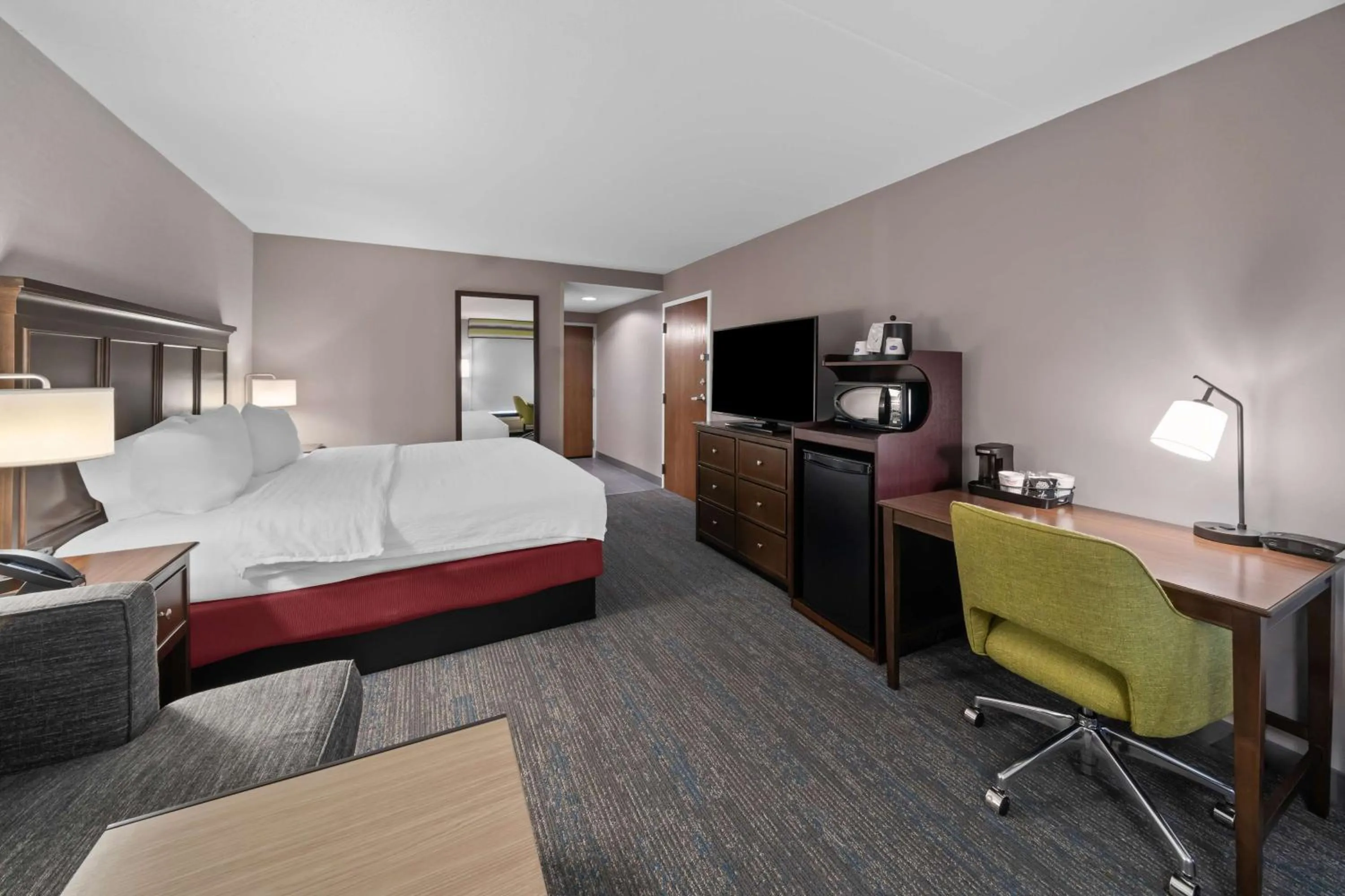 Bedroom, Bed in Hampton Inn Franklin