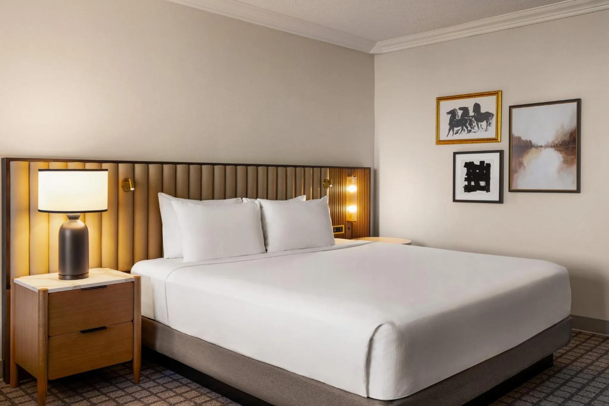 Photo of the whole room, Bed in Crowne Plaza Louisville Airport Expo Ctr by IHG