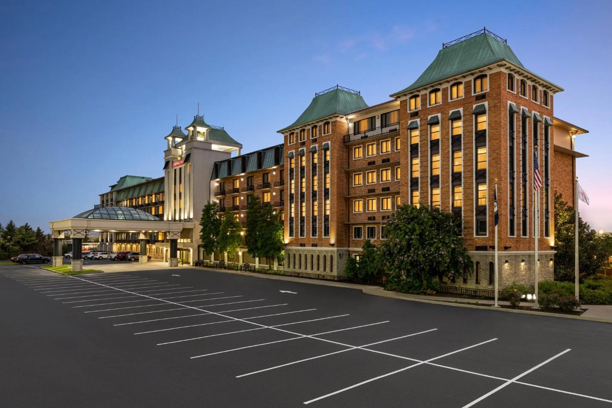Property building in Crowne Plaza Louisville Airport Expo Ctr by IHG