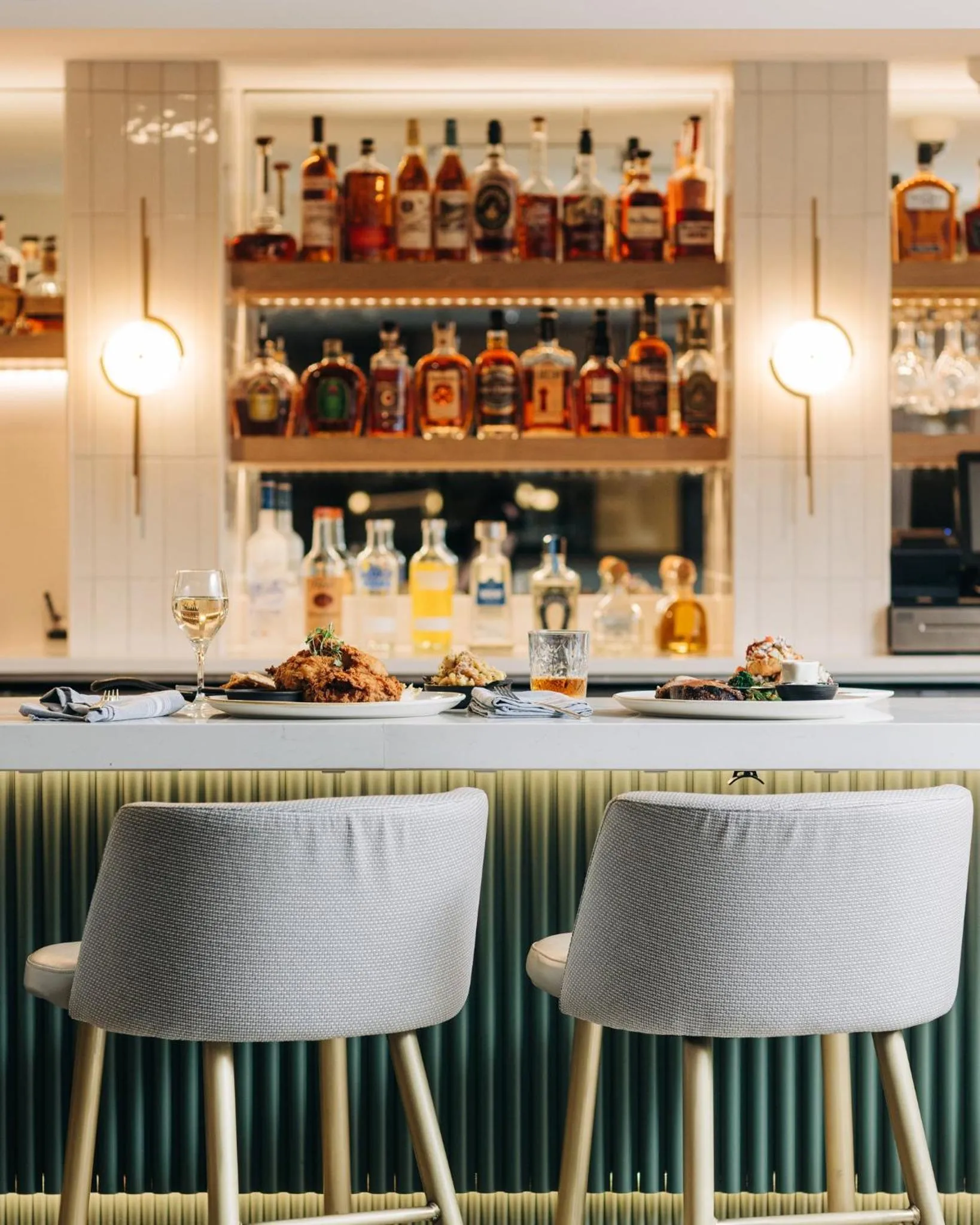 Restaurant/places to eat in Crowne Plaza Louisville Airport Expo Ctr by IHG