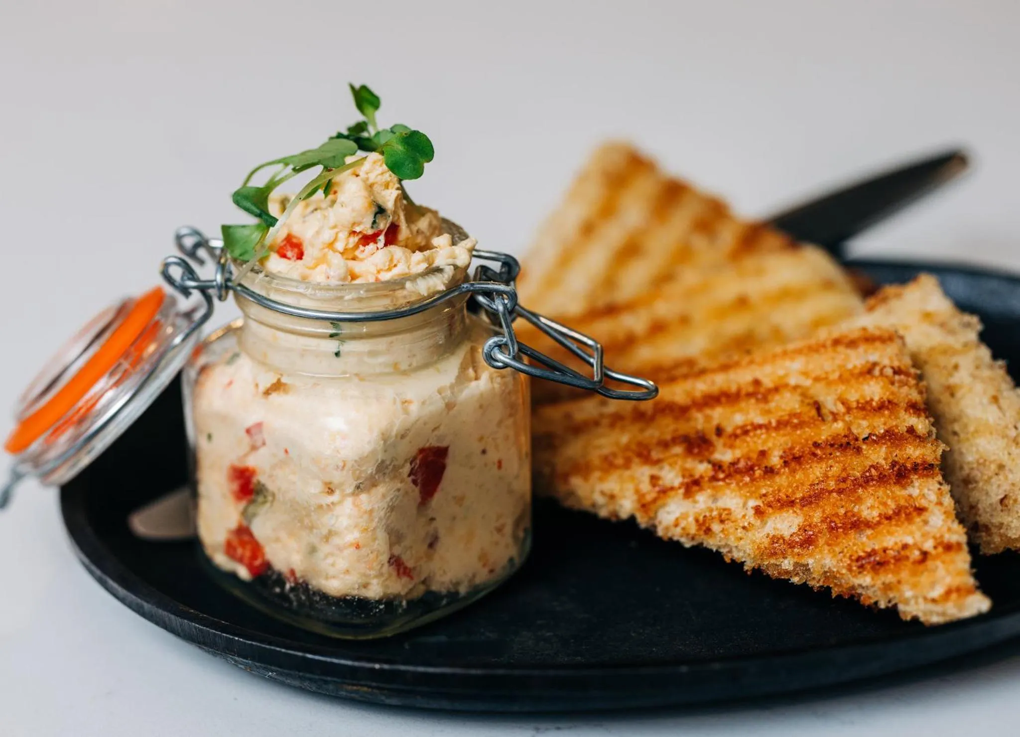 Restaurant/places to eat in Crowne Plaza Louisville Airport Expo Ctr by IHG