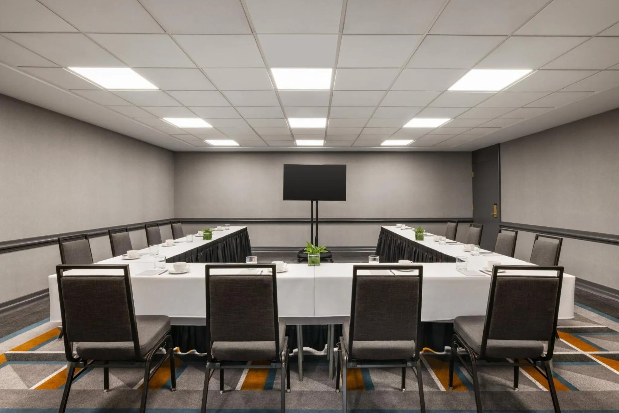 Meeting/conference room in Crowne Plaza Louisville Airport Expo Ctr by IHG