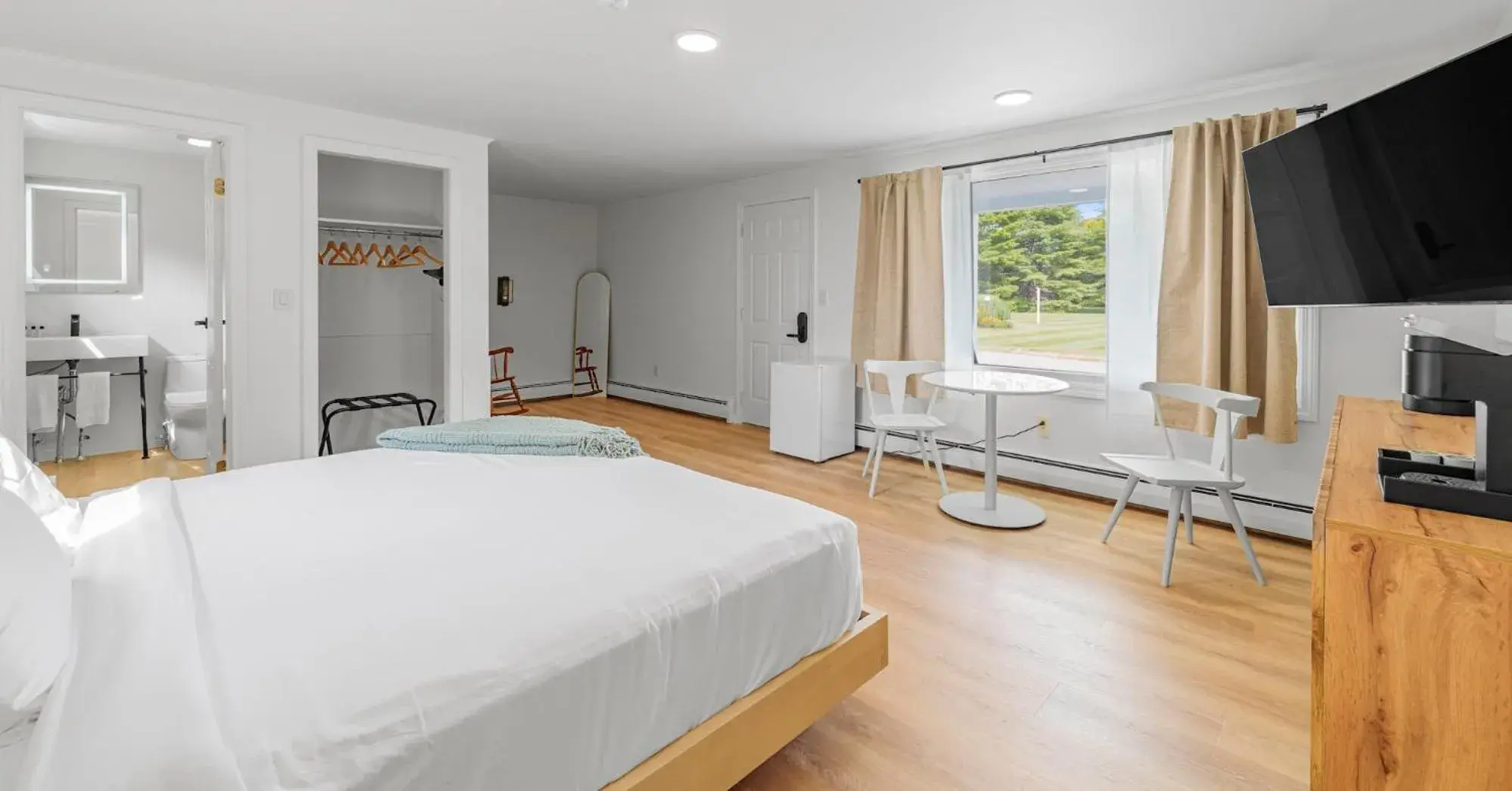 Deluxe King Suite in Aspen at Manchester Deluxe King Suite in Aspen at Manchester