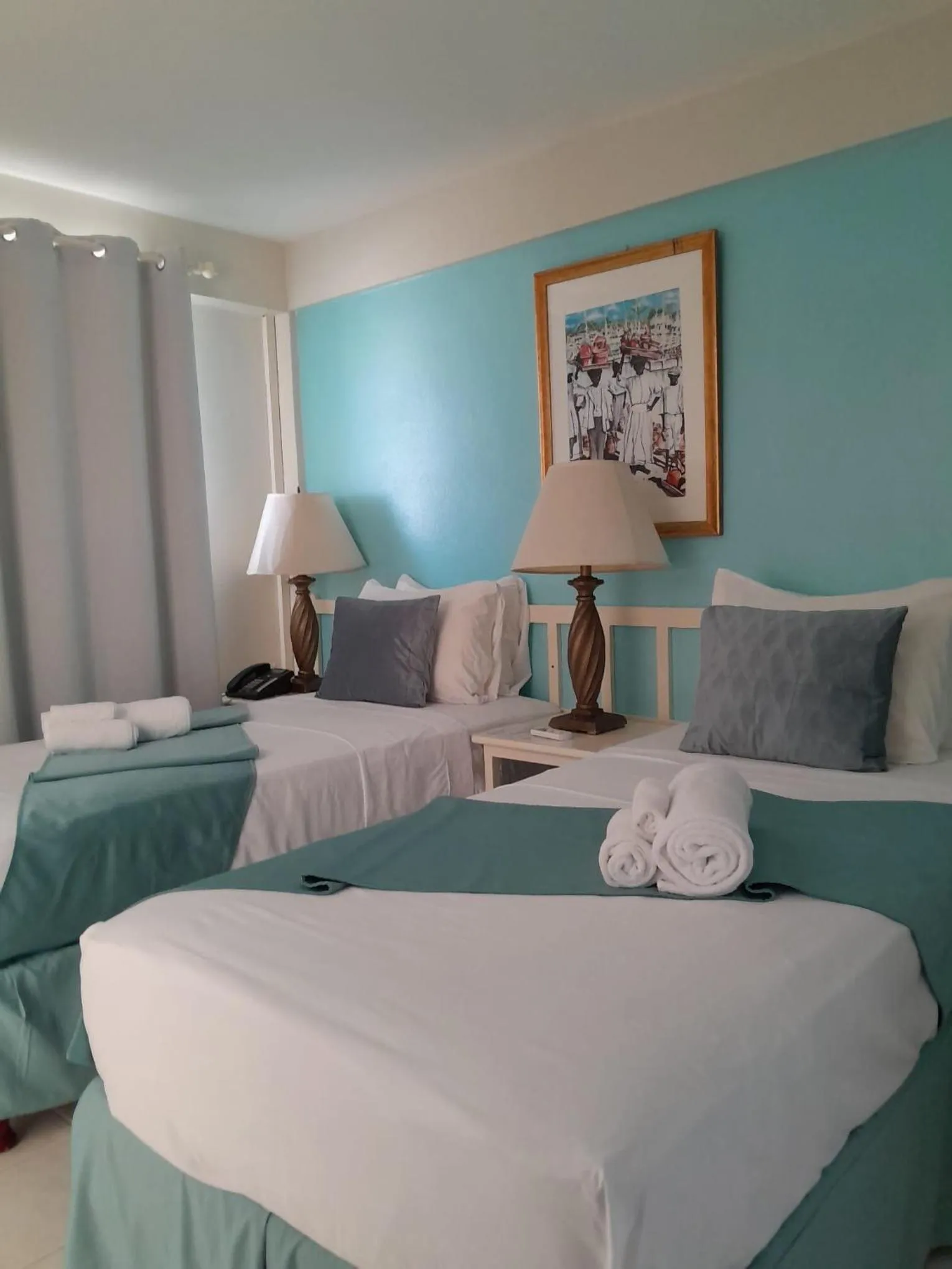 Bed in Melrose Beach Apartments Inc