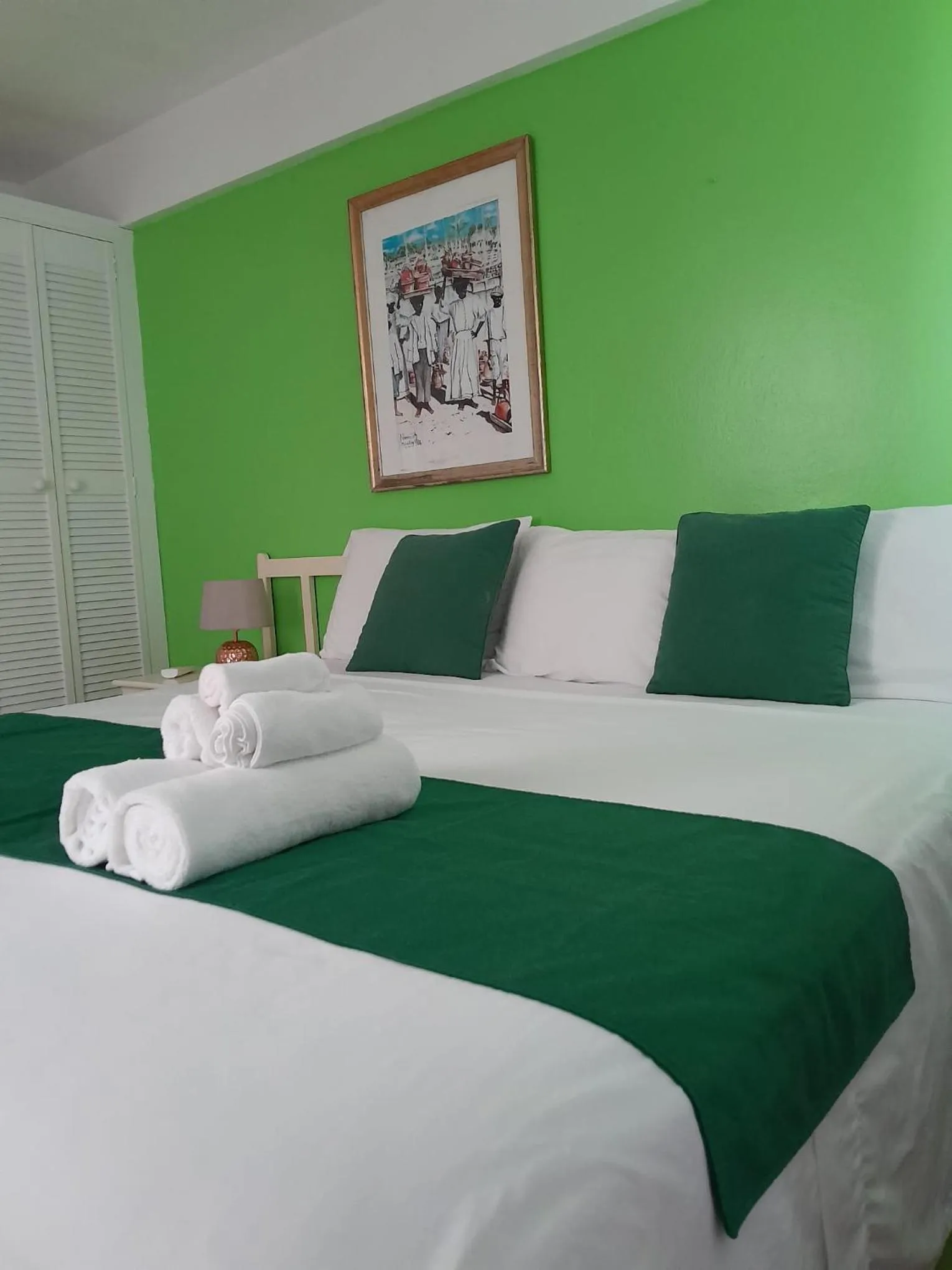 Bed in Melrose Beach Apartments Inc