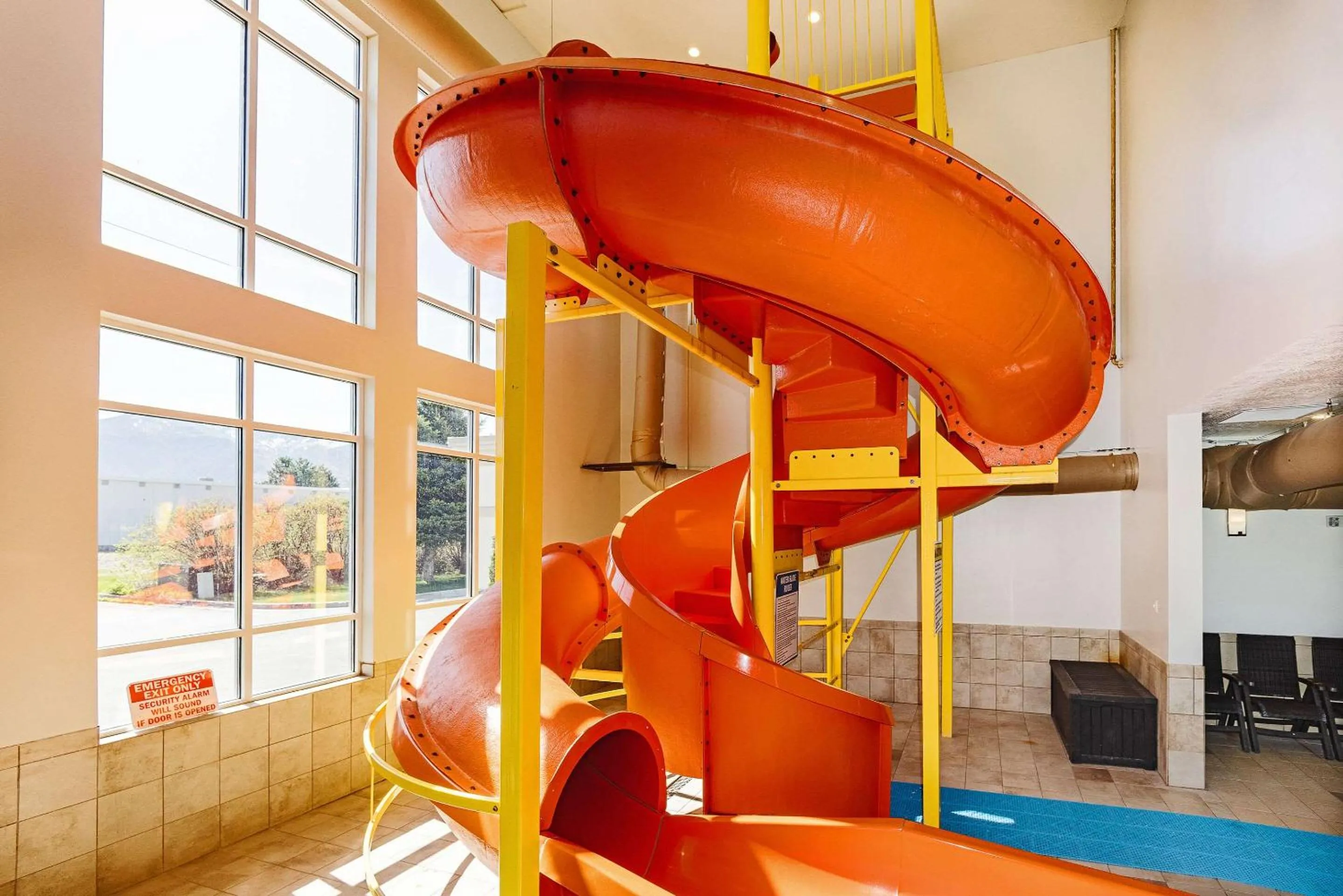 Swimming pool in Comfort Inn & Suites Logan Near University