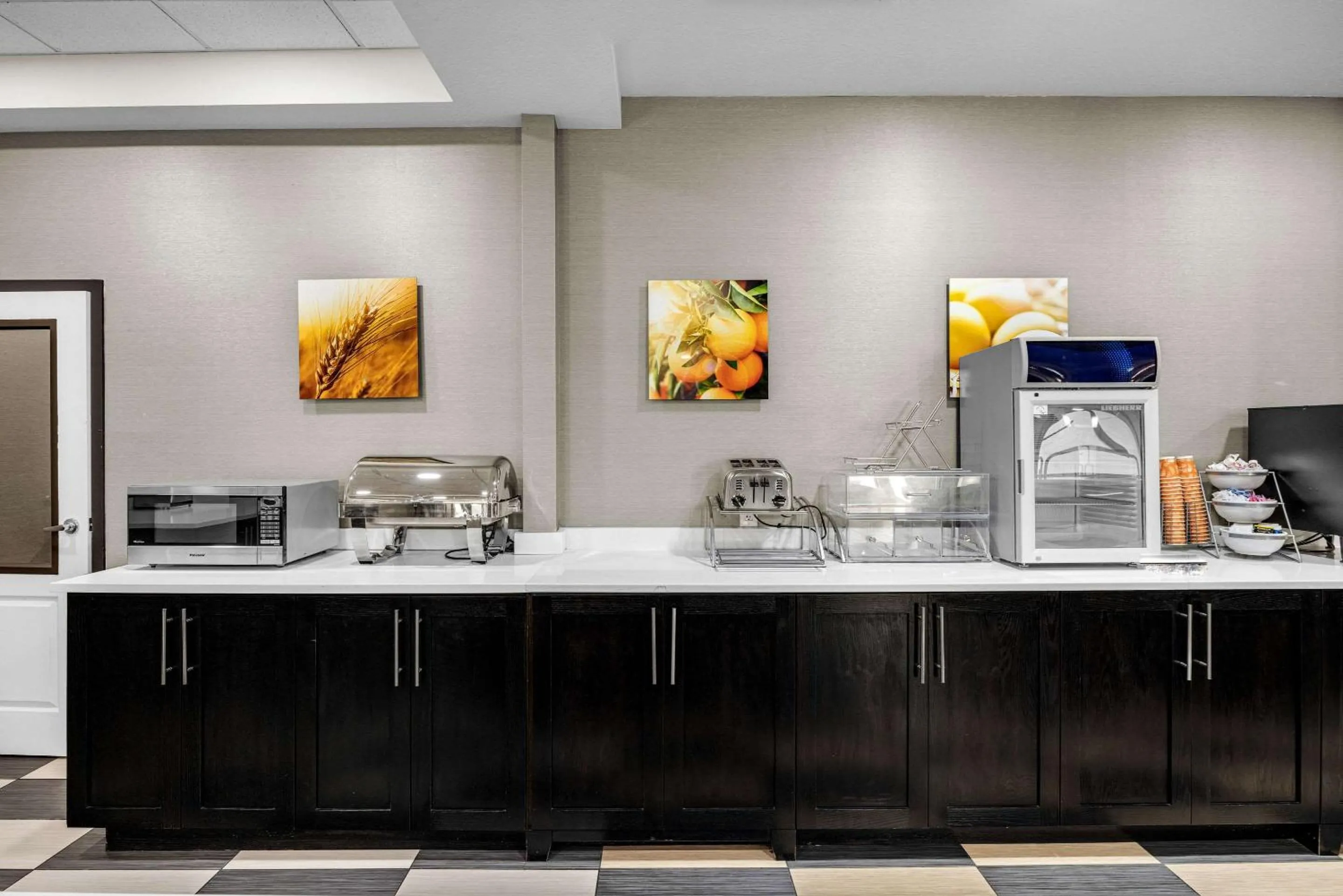 Breakfast in Comfort Inn & Suites Logan Near University