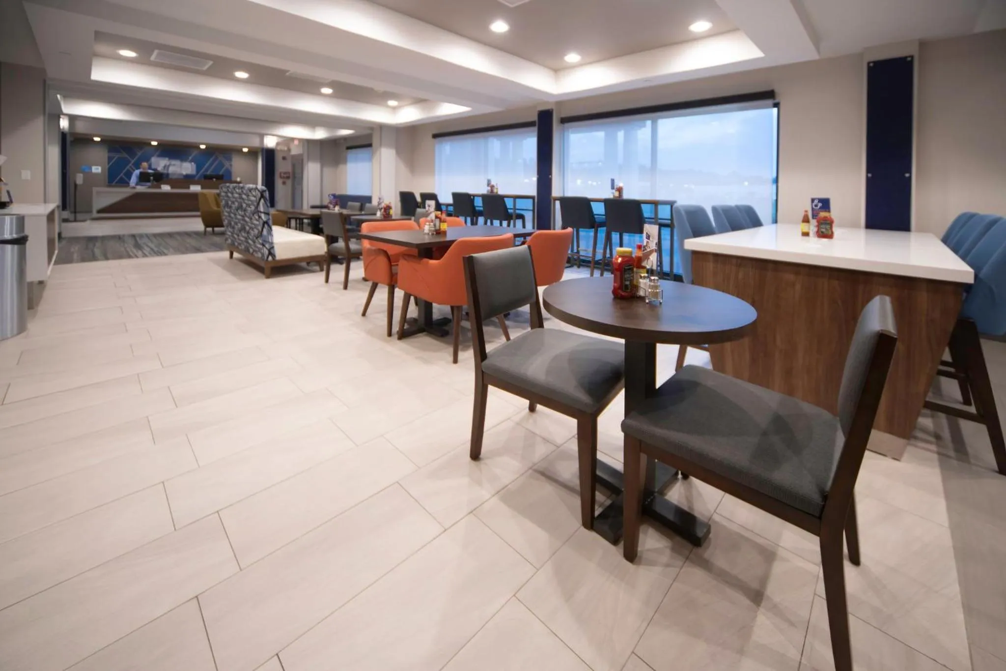 Breakfast in Holiday Inn Express Suites Little Rock West by IHG