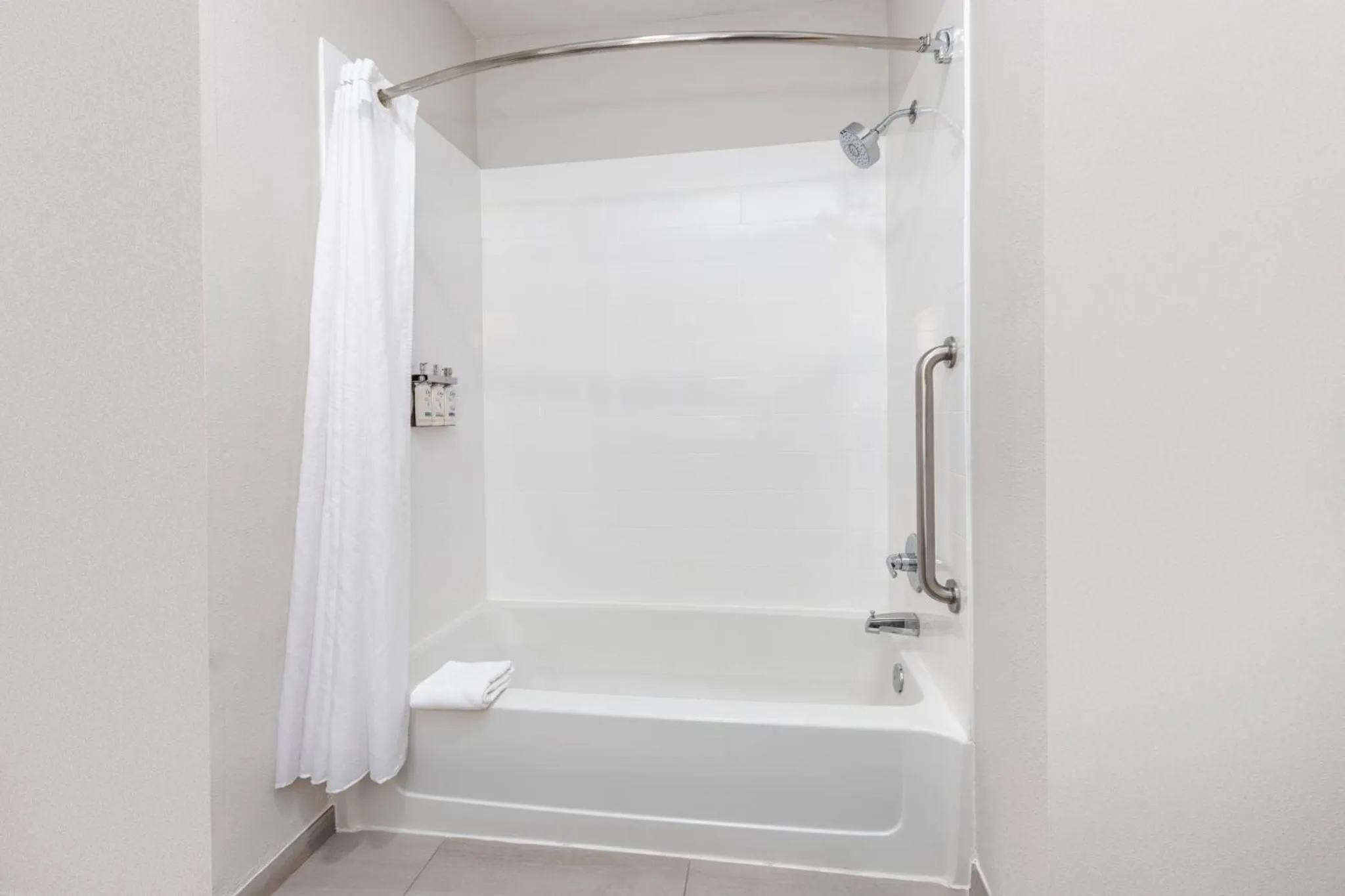 Bathroom in Holiday Inn Express Suites Little Rock West by IHG