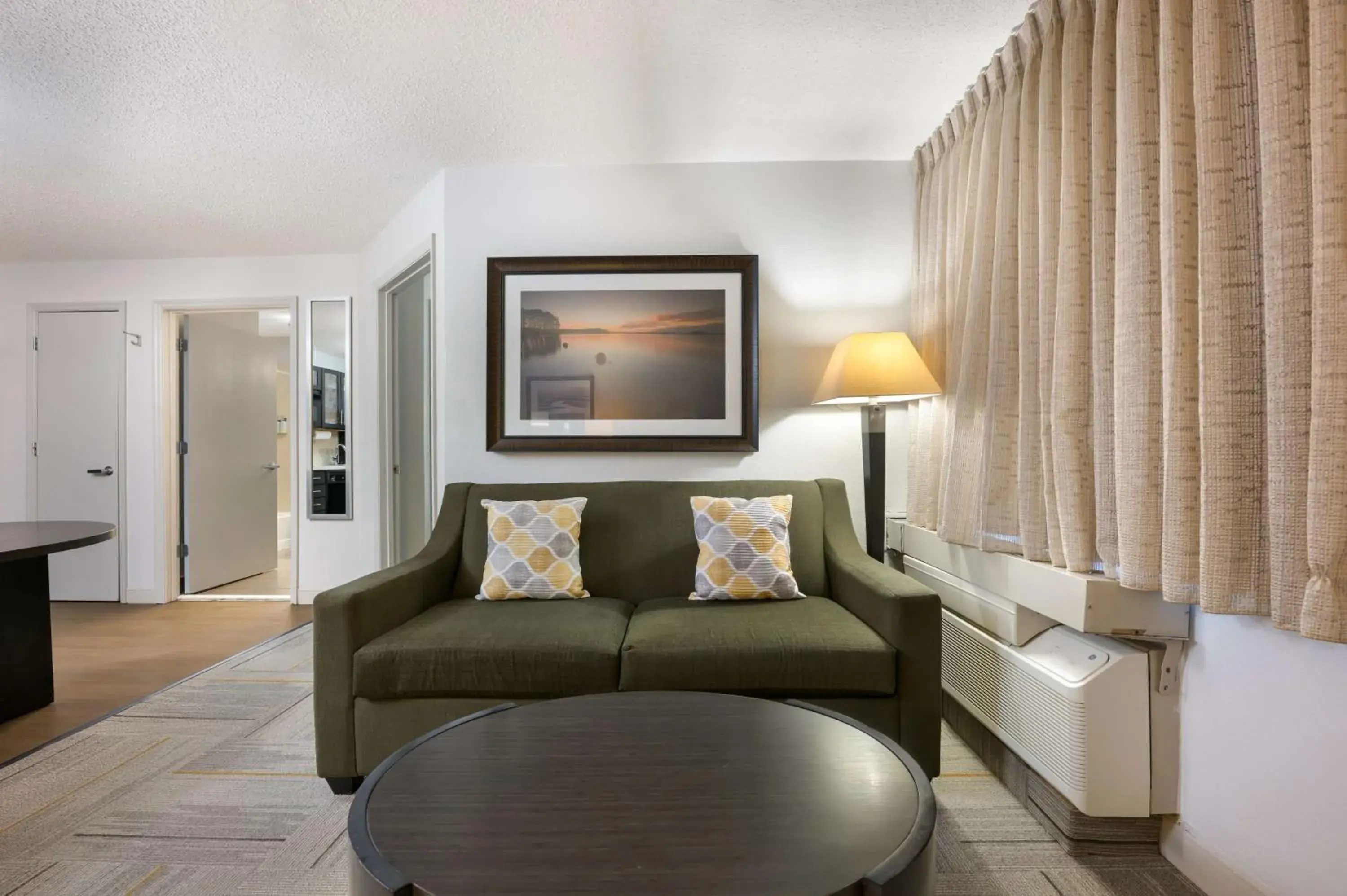 One Bedroom Suite Queen in Sonesta Simply Suites Huntsville Research Park One Bedroom Suite Queen in Sonesta Simply Suites Huntsville Research Park