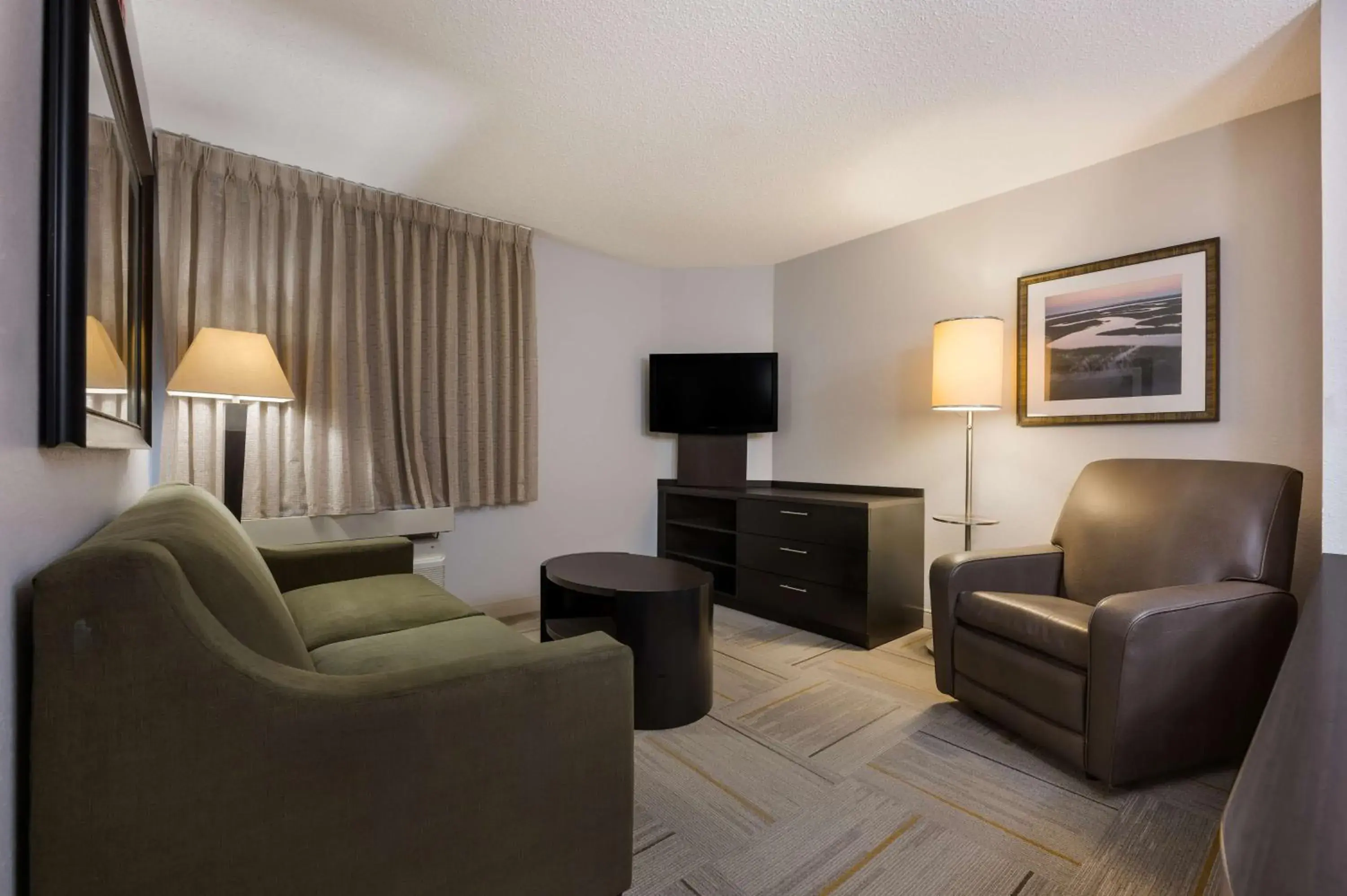 Mobility Accessible One Bedroom Suite Queen Bathtub in Sonesta Simply Suites Huntsville Research Park Mobility Accessible One Bedroom Suite Queen Bathtub in Sonesta Simply Suites Huntsville Research Park