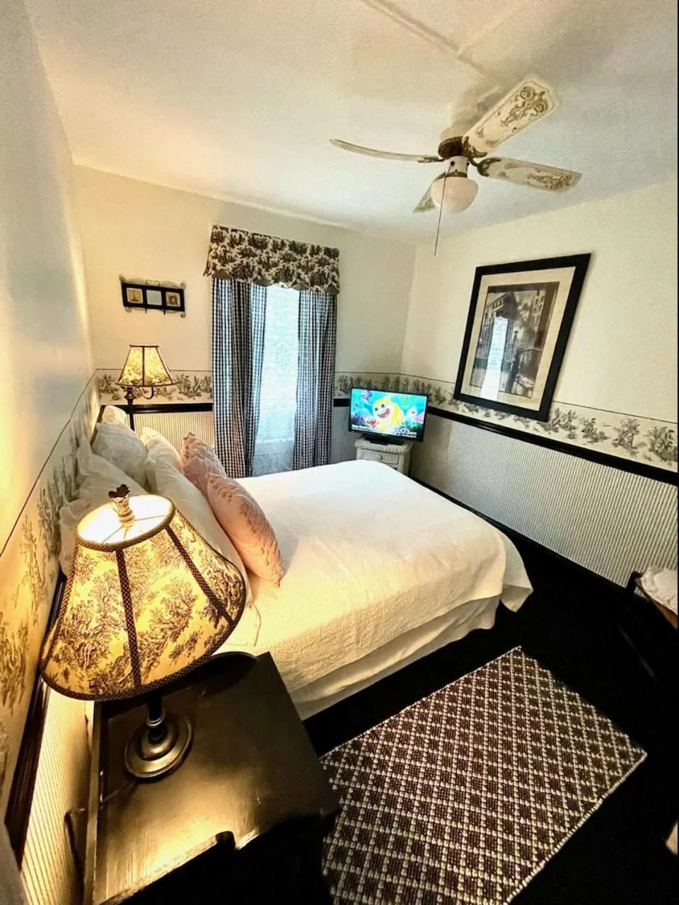 Bed in Walden on the Pond