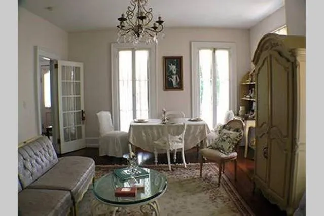 Communal lounge/ TV room in Walden on the Pond