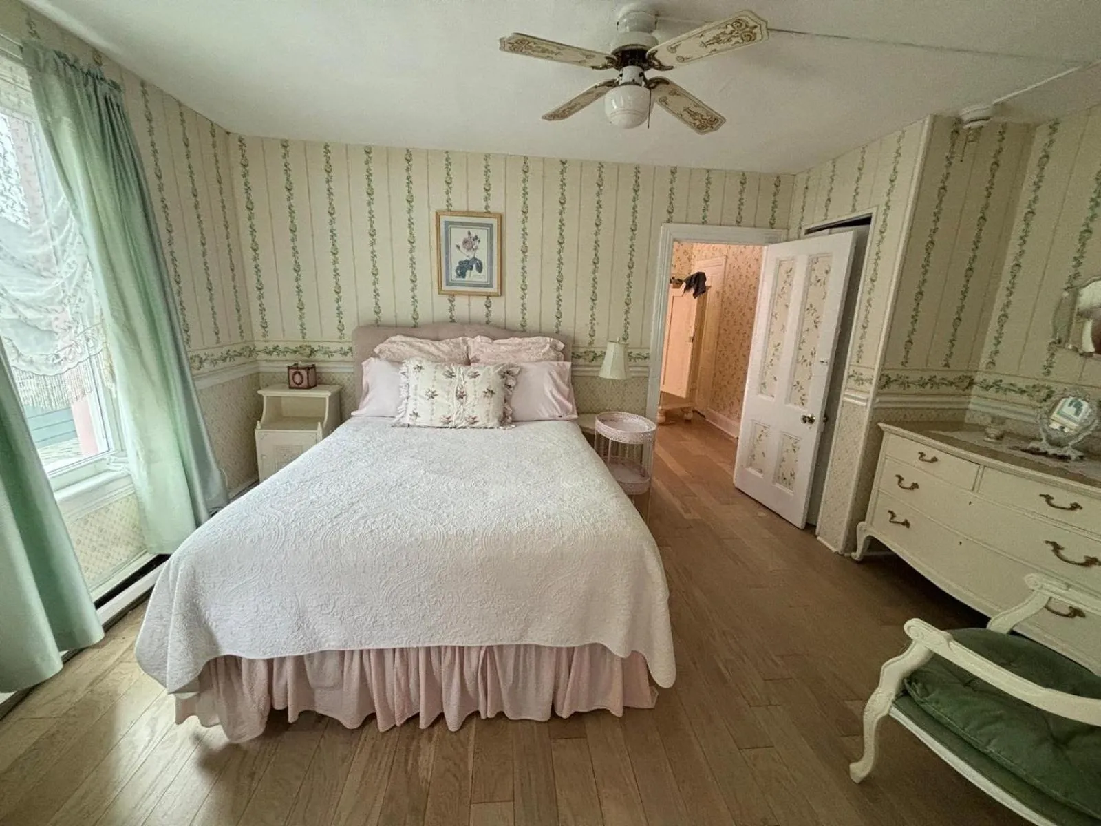 Bed in Walden on the Pond