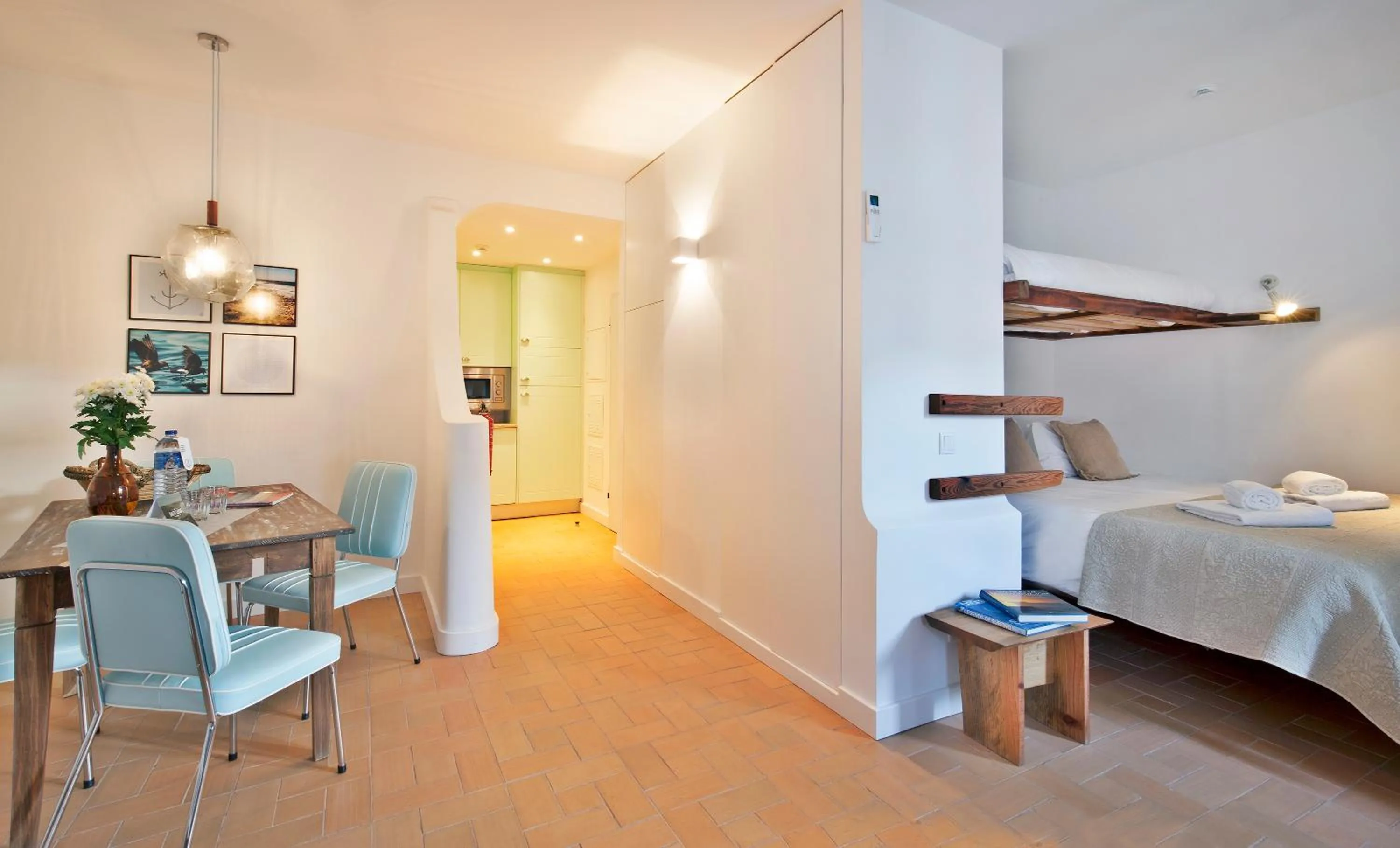 Kitchen or kitchenette, Bed in The Salty Lodge