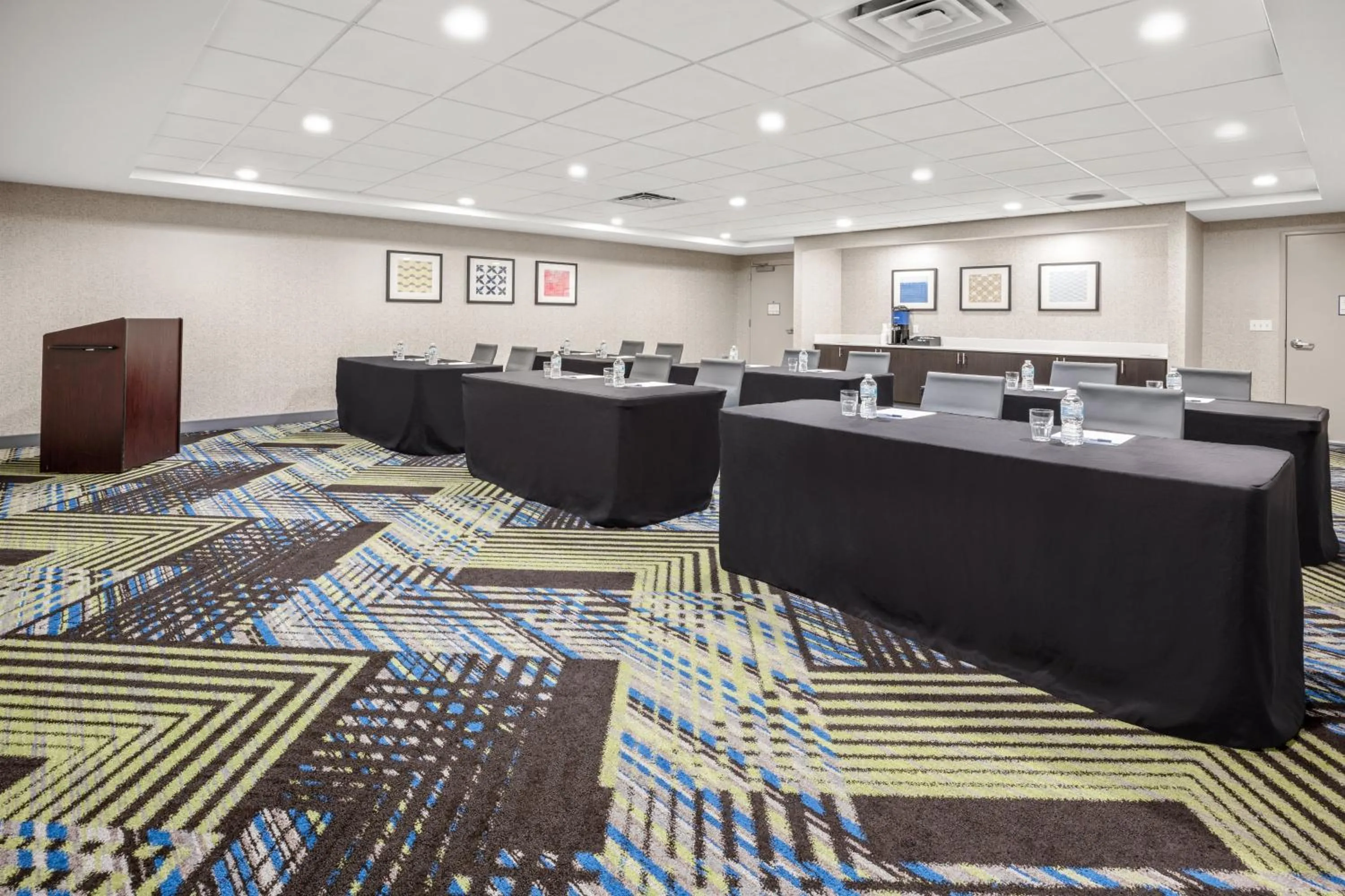 Meeting/conference room in Holiday Inn Express Hotel & Suites Marysville by IHG