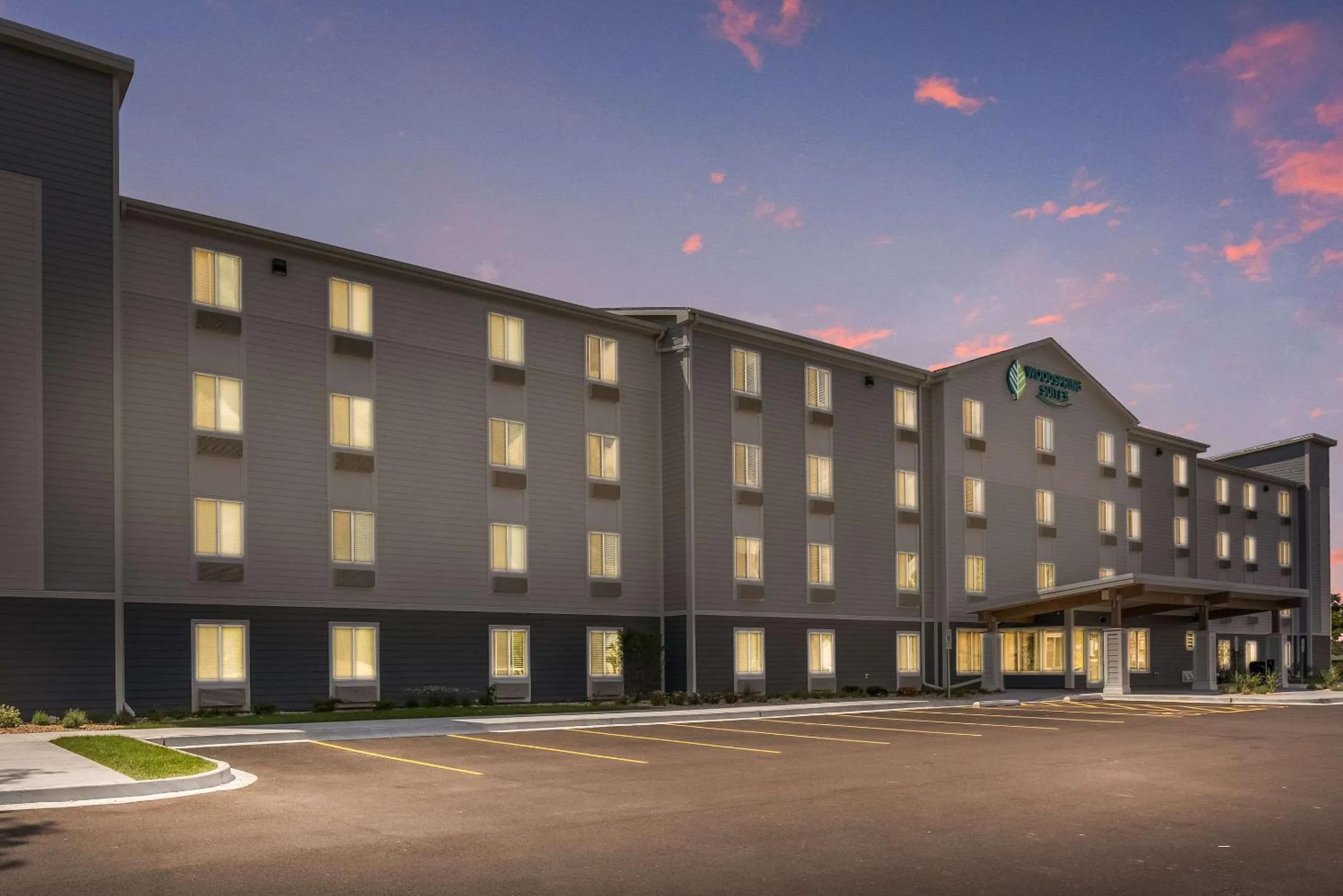 Property building in WoodSpring Suites Chicago Midway