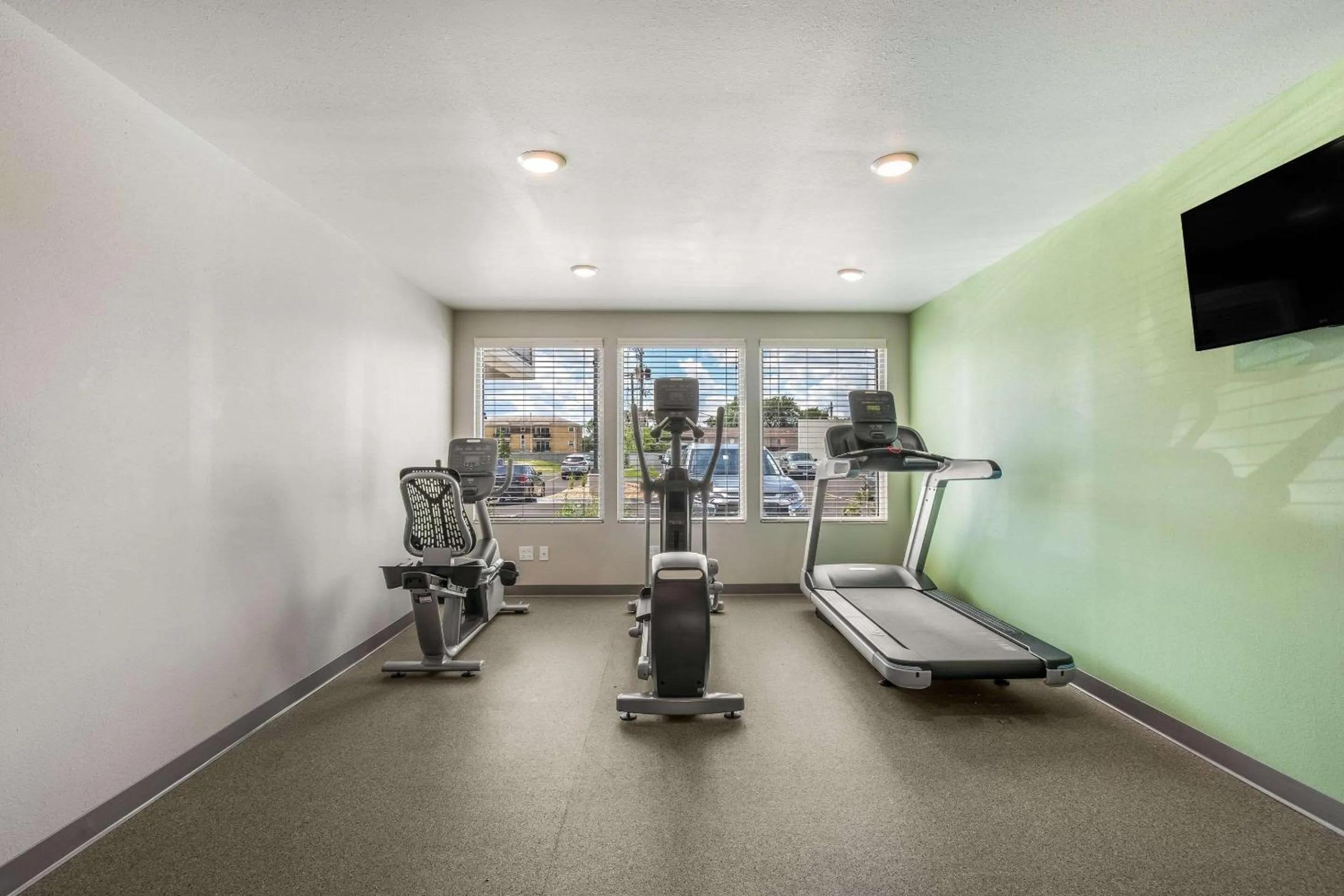 Fitness centre/facilities in WoodSpring Suites Chicago Midway