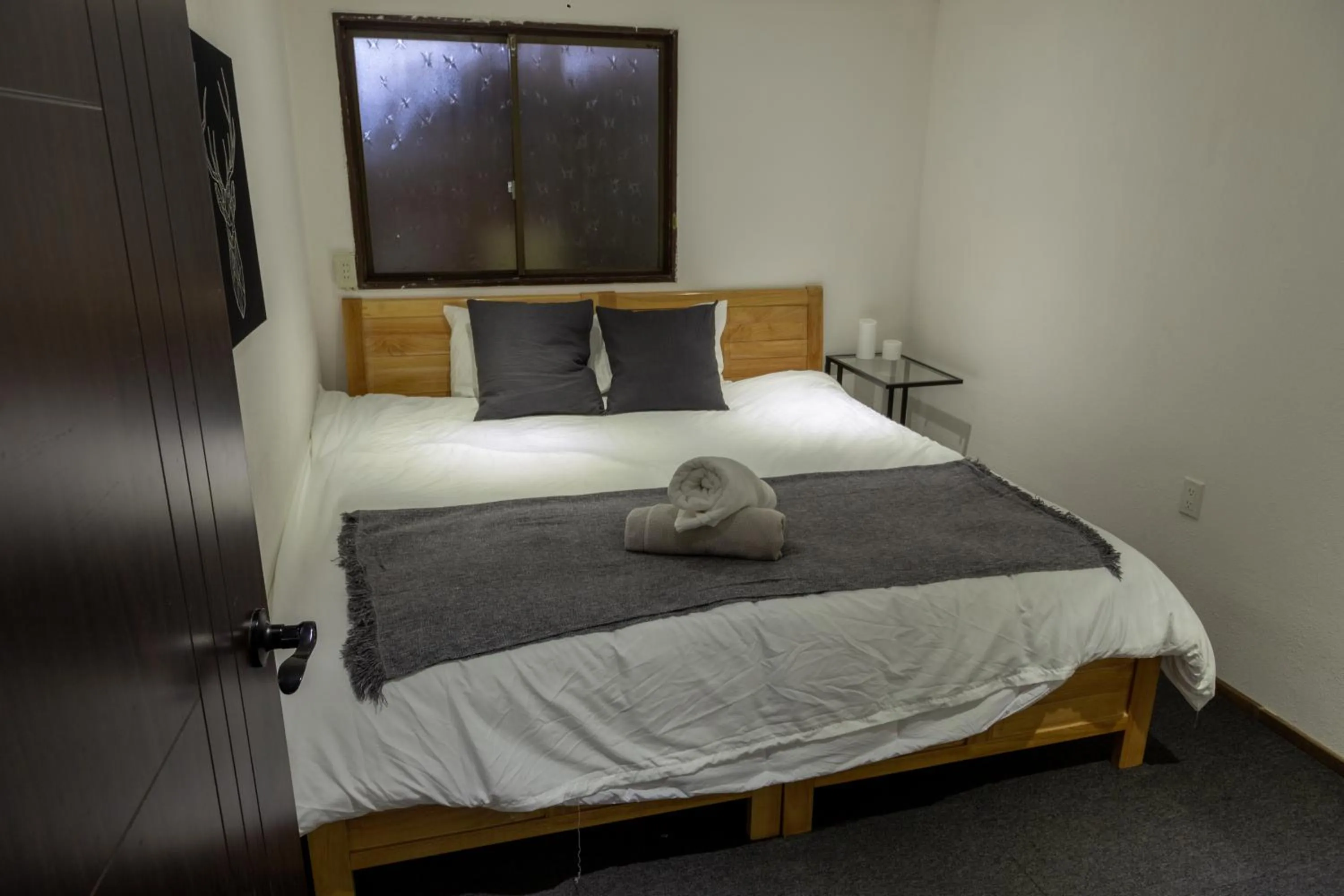 Photo of the whole room, Bed in Powder Temple