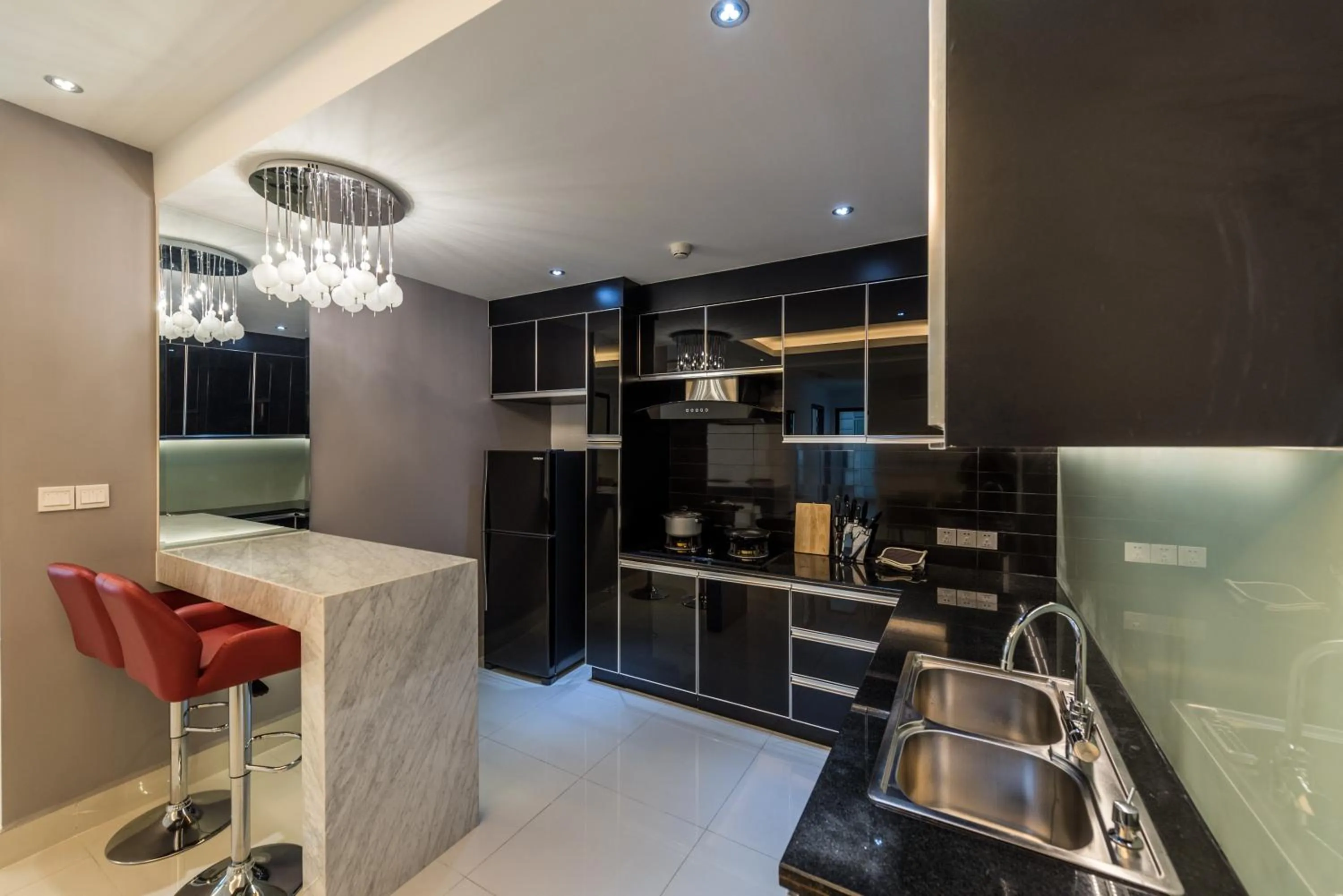 Kitchen or kitchenette in Naki Suites @ Silvertown