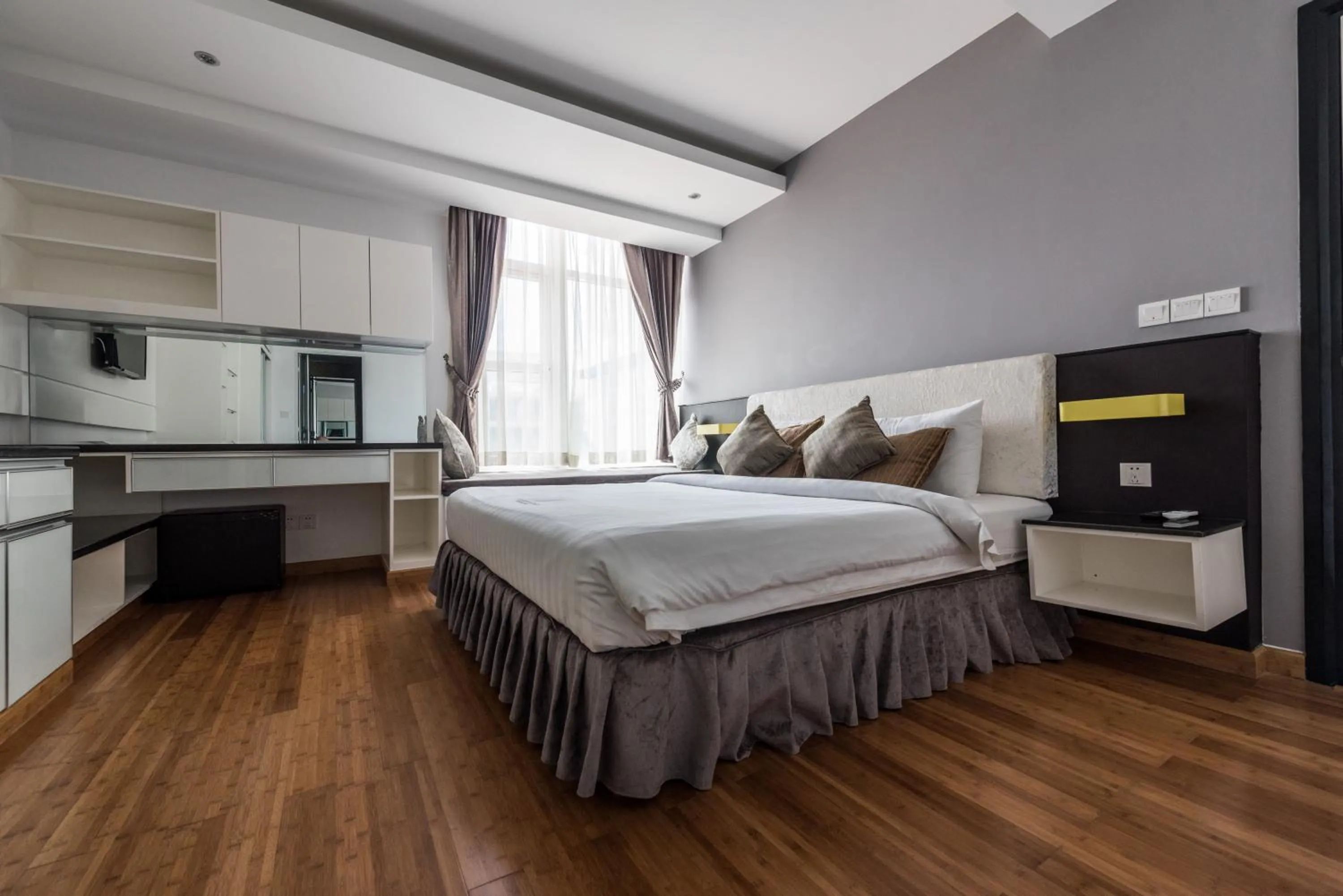 Bedroom, Bed in Naki Suites @ Silvertown