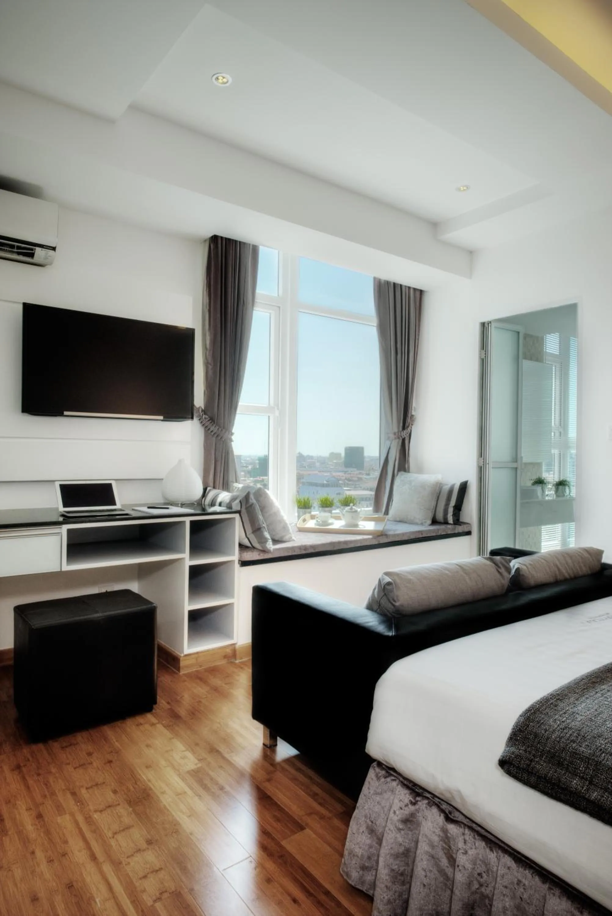 Bedroom, Bed in Naki Suites @ Silvertown