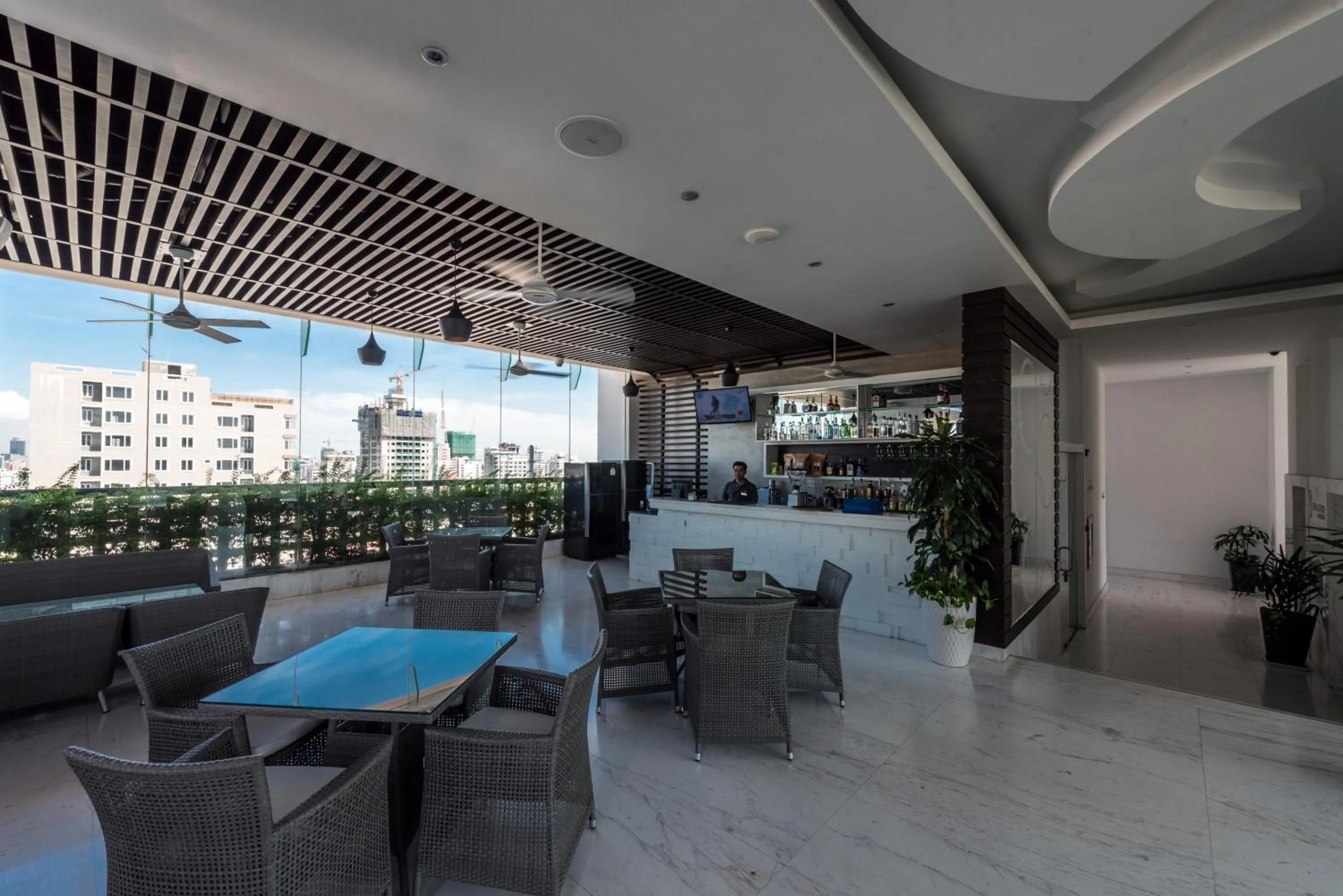 Restaurant/places to eat in Naki Suites @ Silvertown