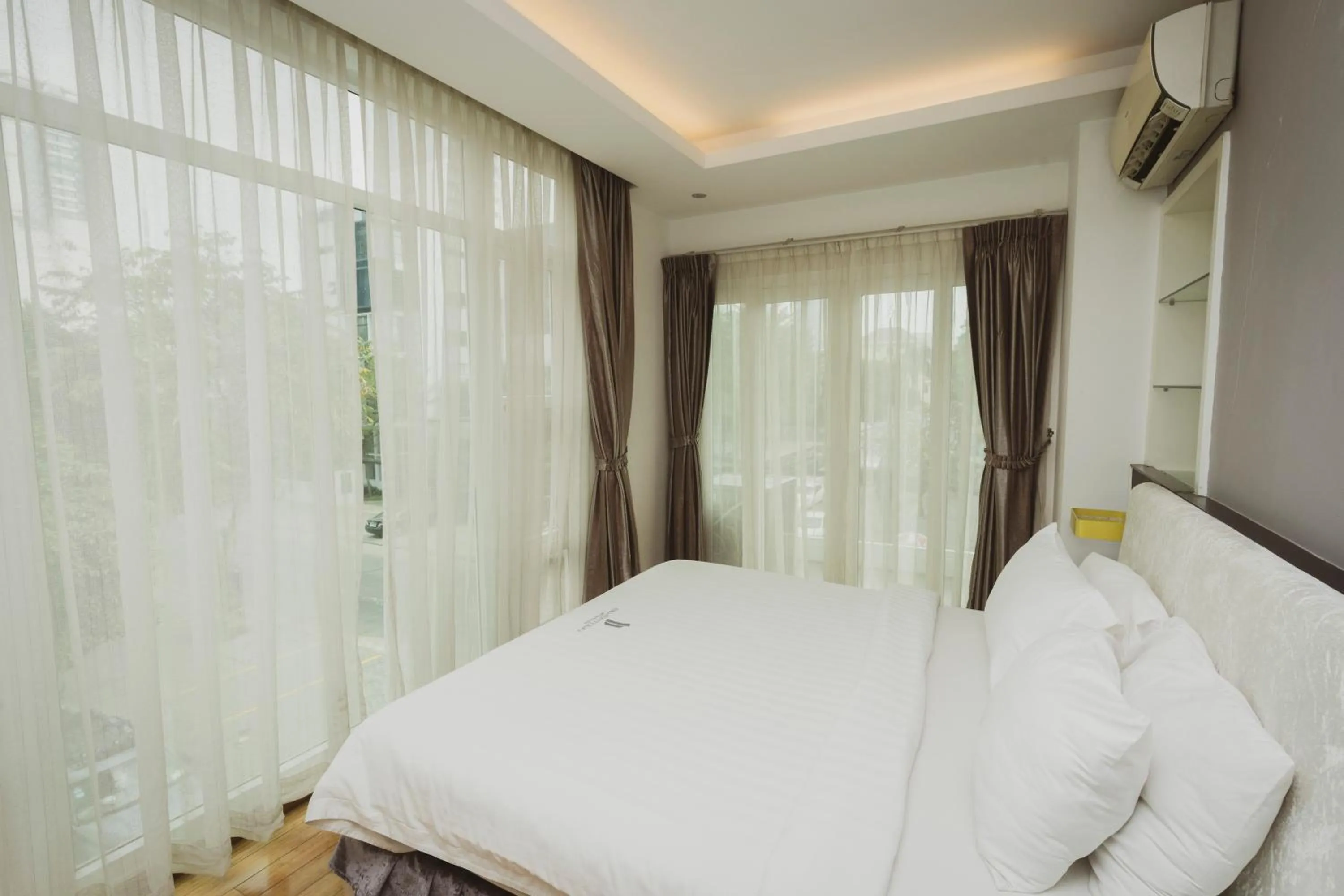 Bedroom, Bed in Naki Suites @ Silvertown