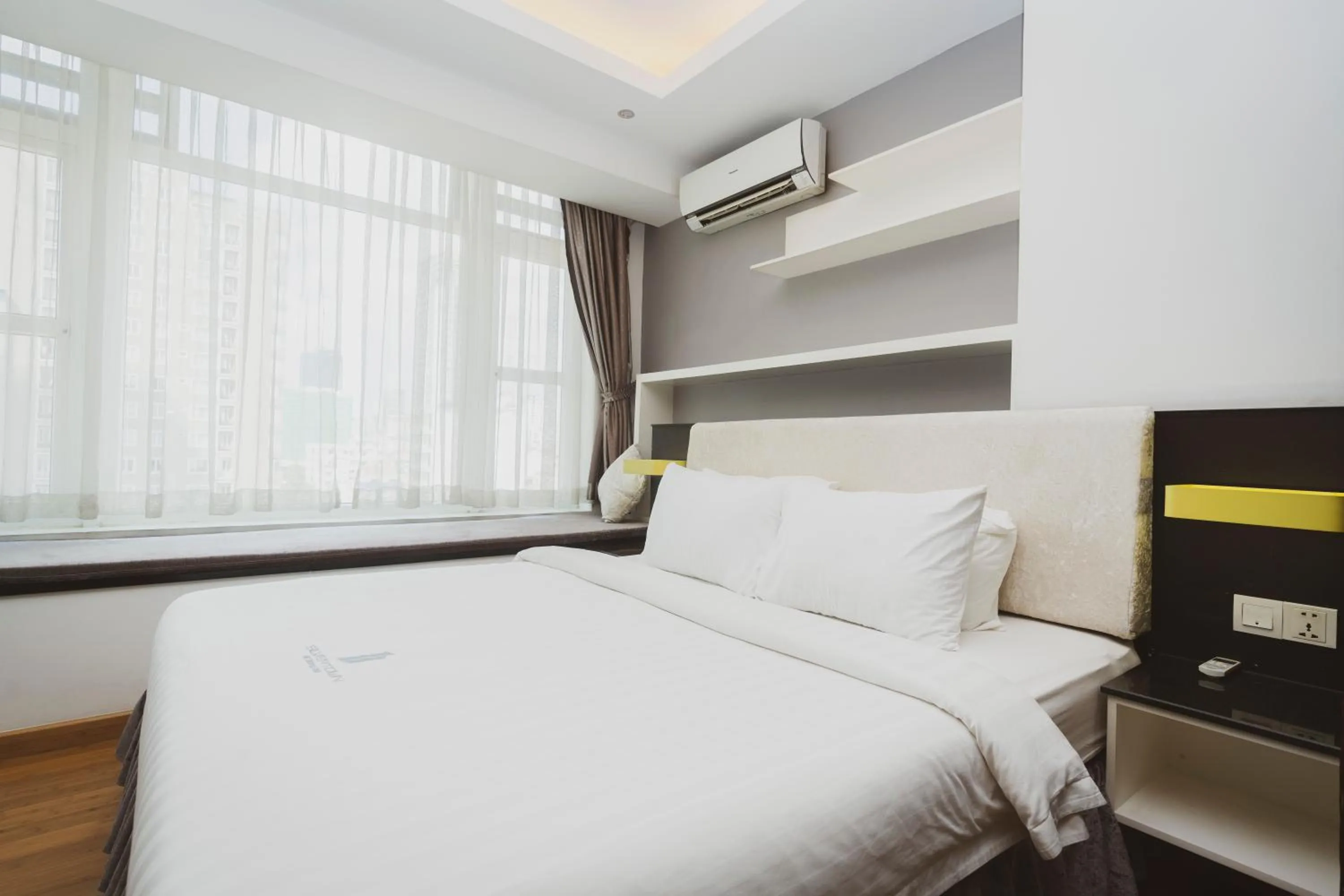 Bedroom, Bed in Naki Suites @ Silvertown