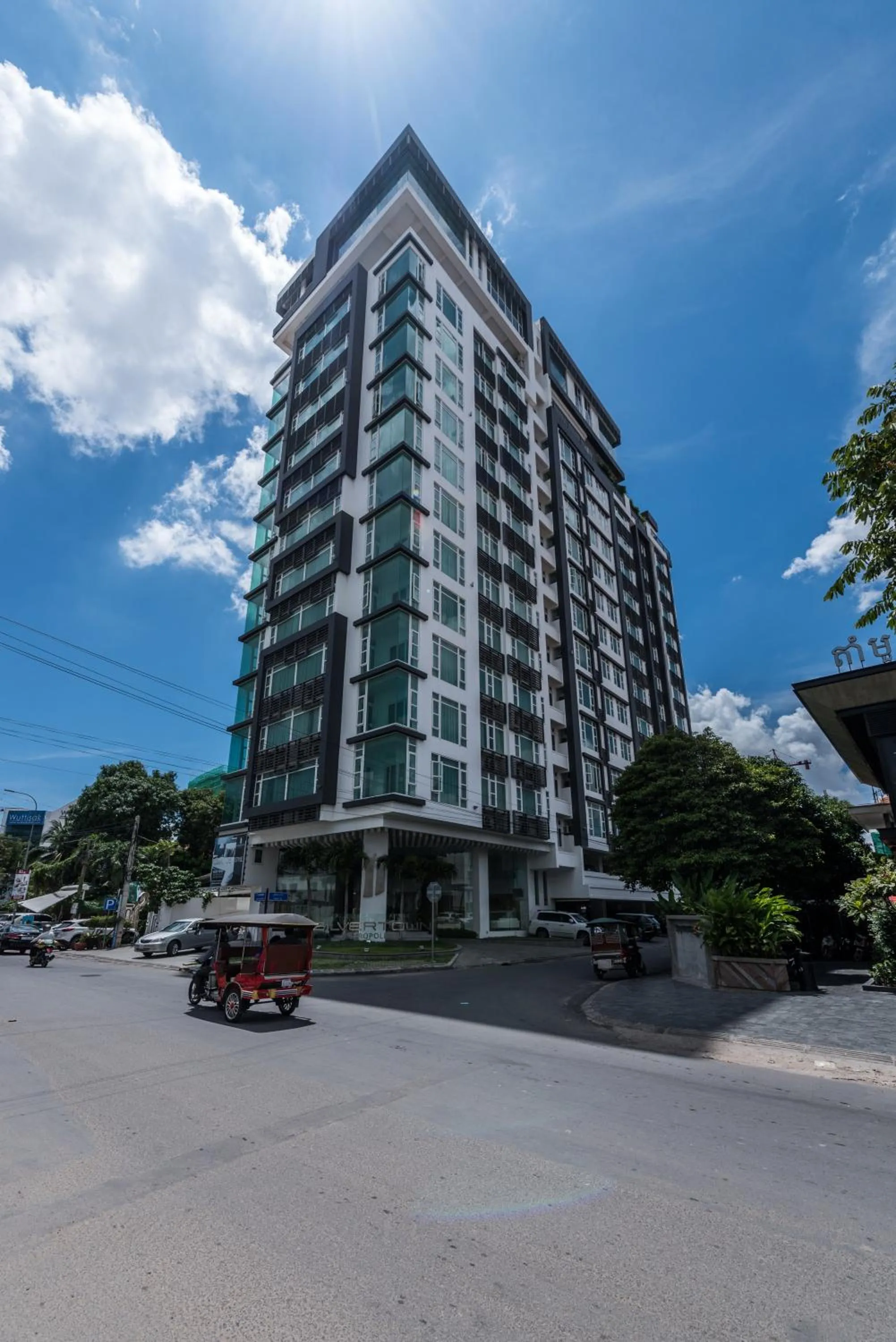 Restaurant/places to eat in Naki Suites @ Silvertown