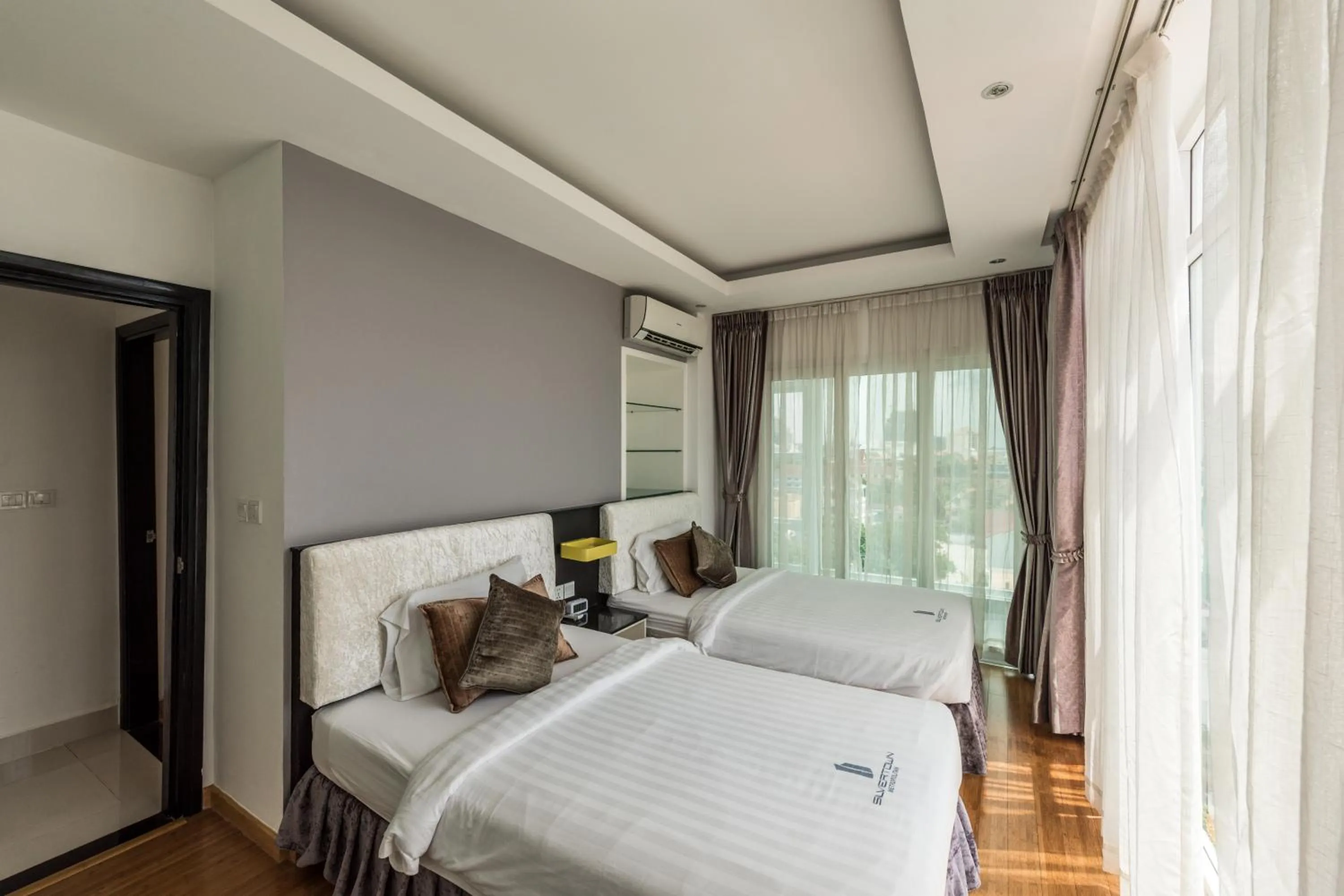 Bedroom, Bed in Naki Suites @ Silvertown