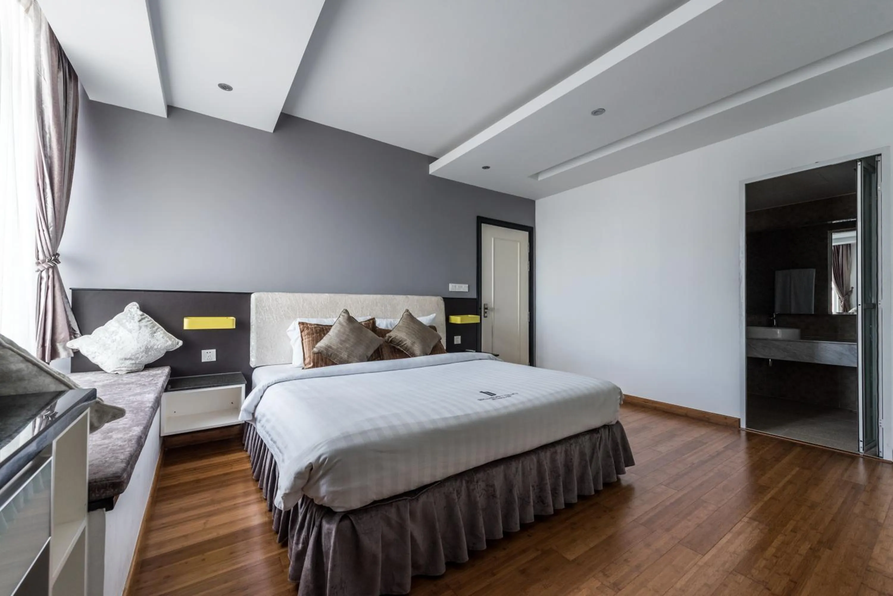 Photo of the whole room, Bed in Naki Suites @ Silvertown