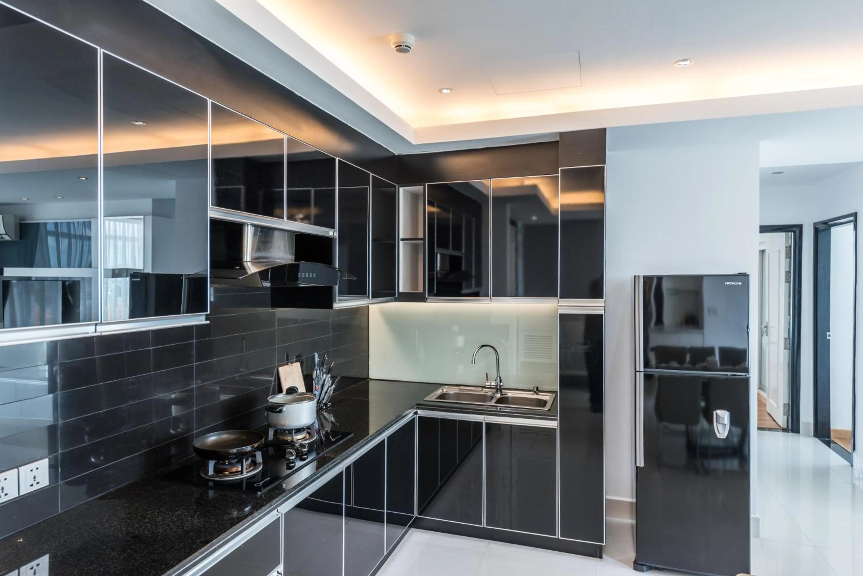 Kitchen or kitchenette in Naki Suites @ Silvertown