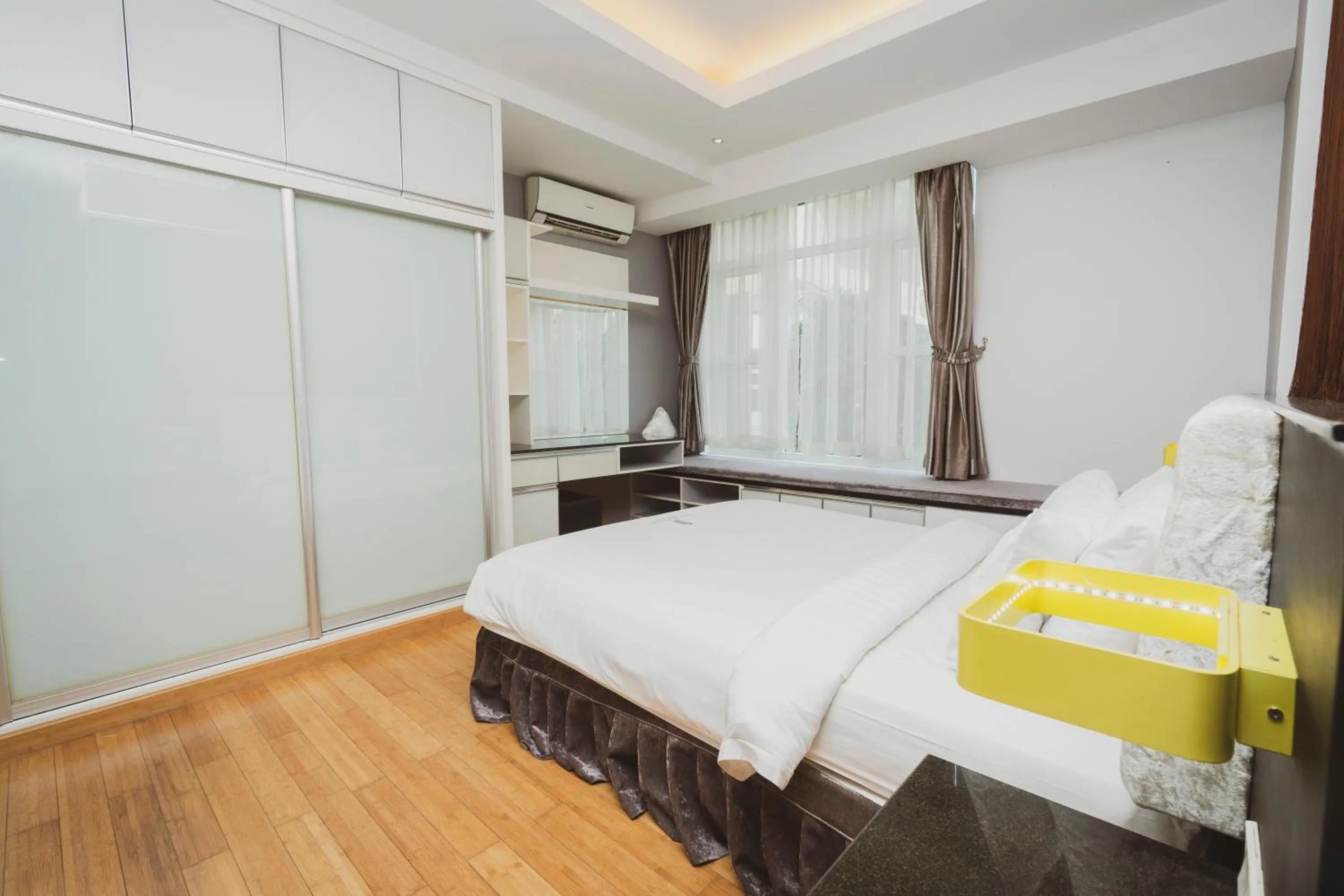 Bedroom, Bed in Naki Suites @ Silvertown