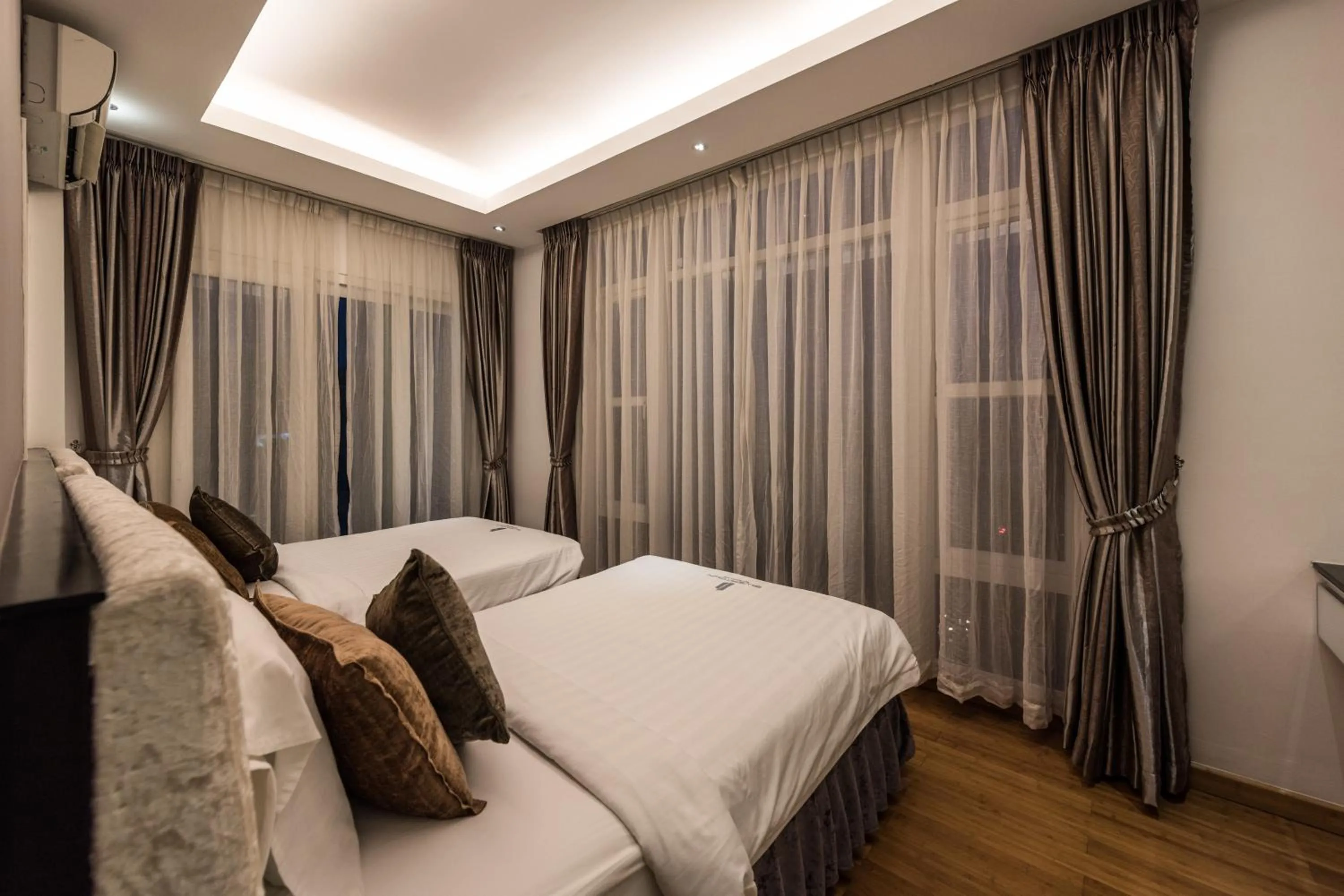 Photo of the whole room, Bed in Naki Suites @ Silvertown