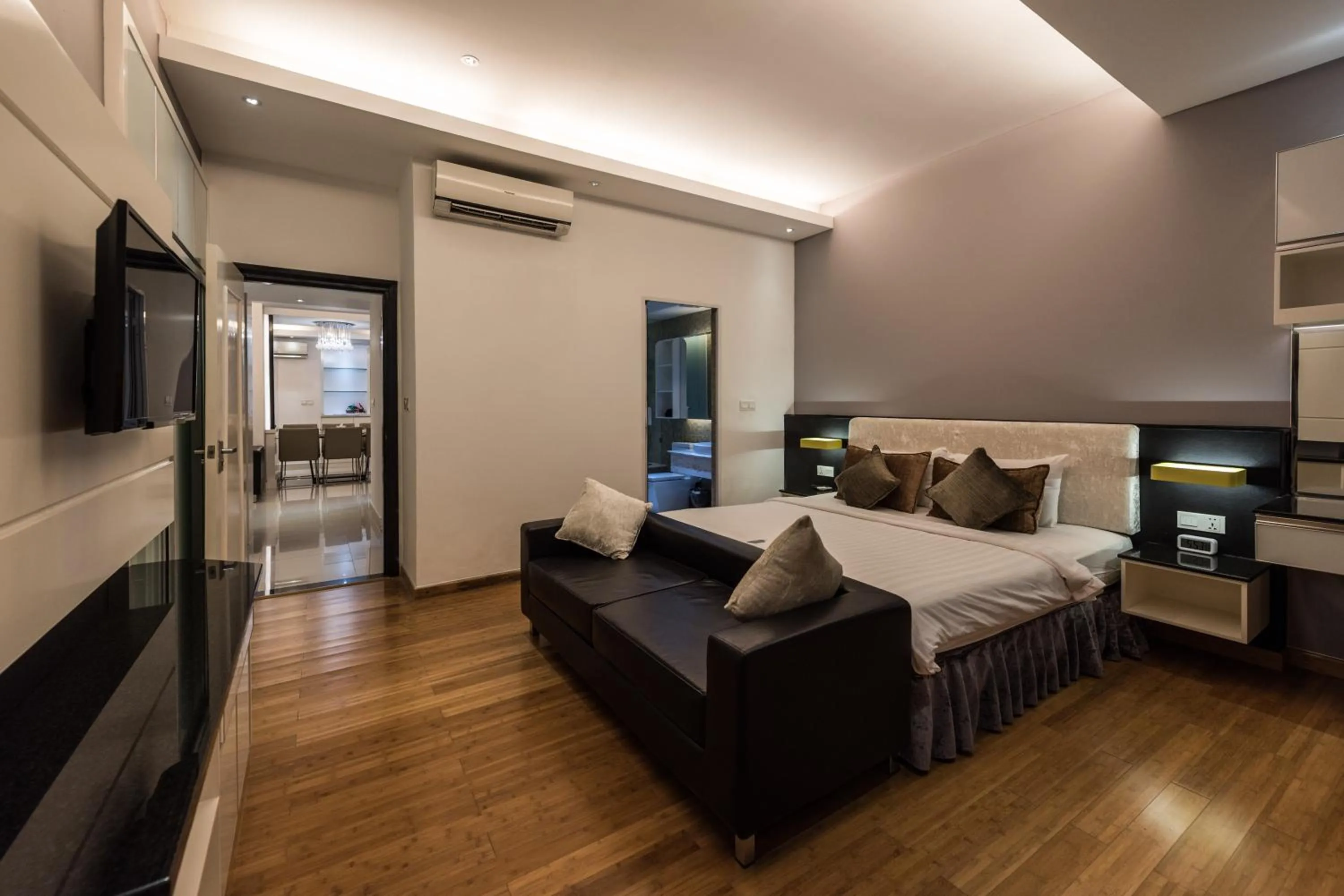 Photo of the whole room, Bed in Naki Suites @ Silvertown