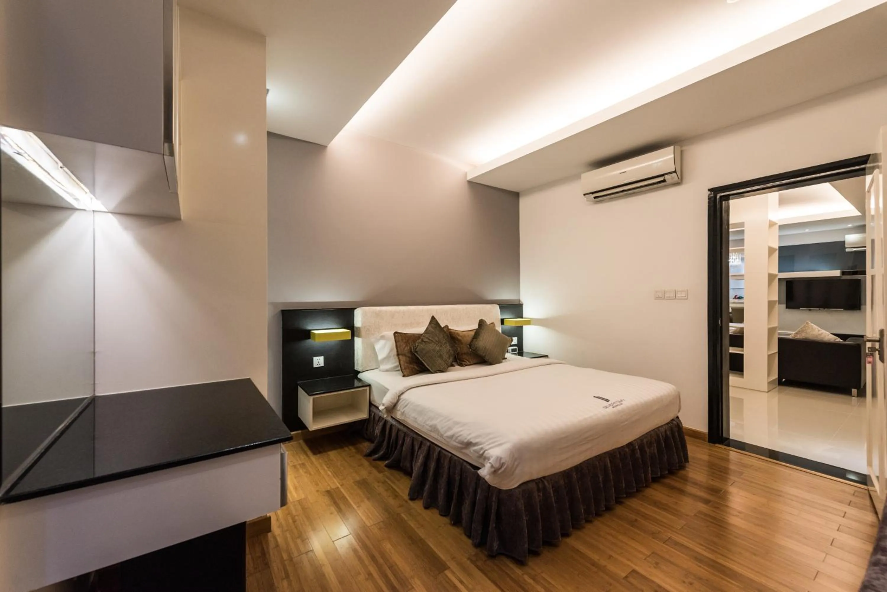 Bedroom, Bed in Naki Suites @ Silvertown