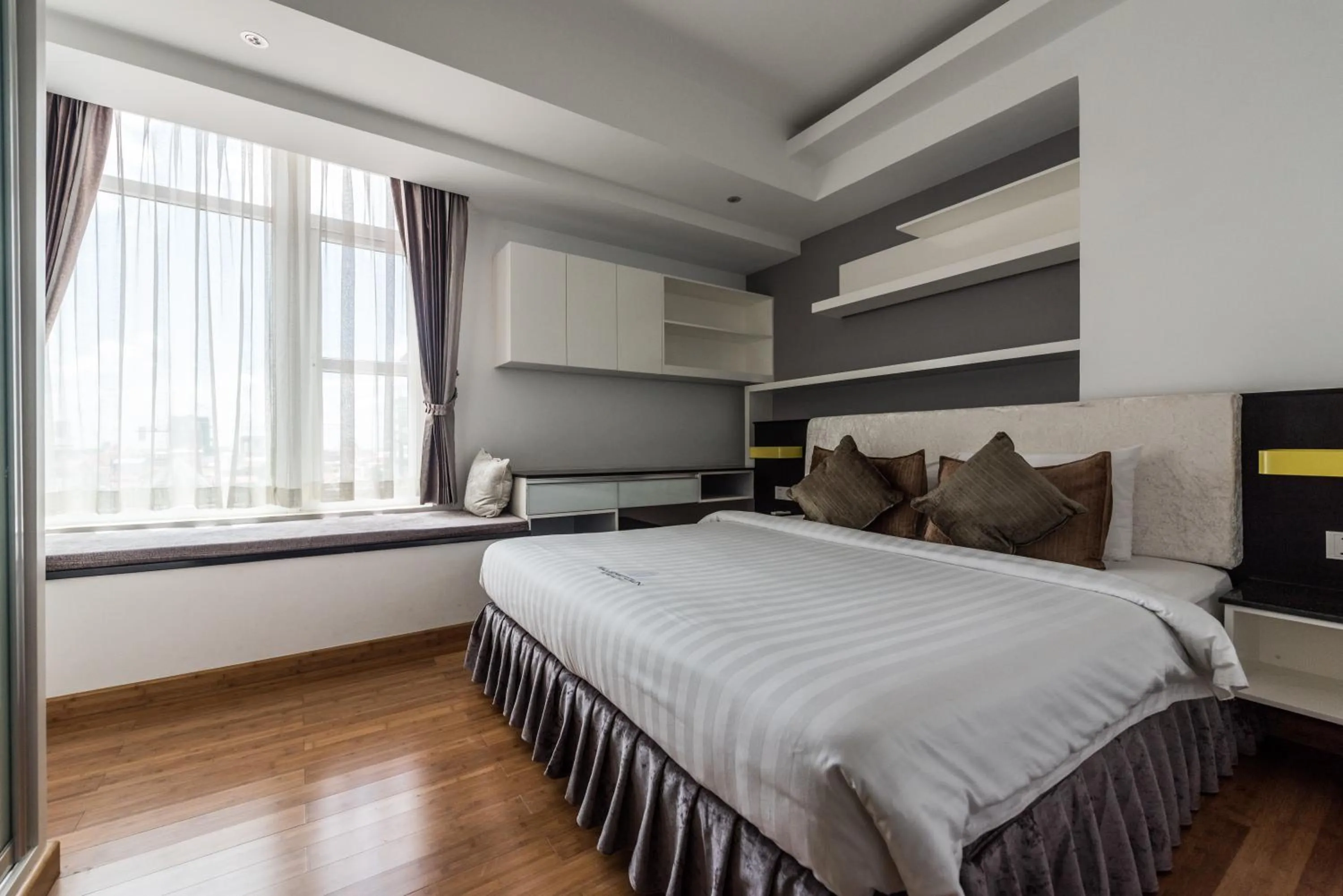 Photo of the whole room, Bed in Naki Suites @ Silvertown