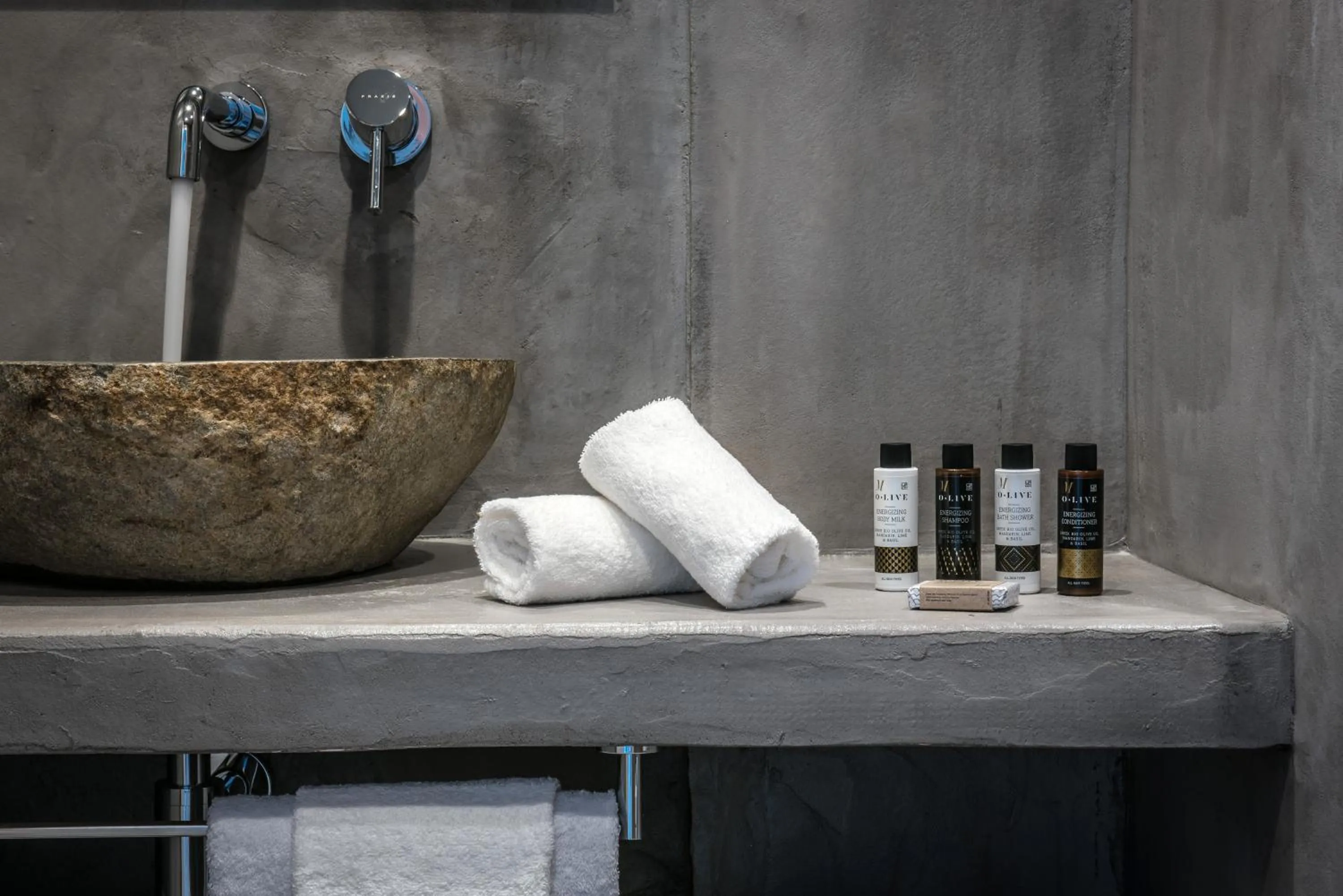 Bathroom in Cosmopolis Crete Suites