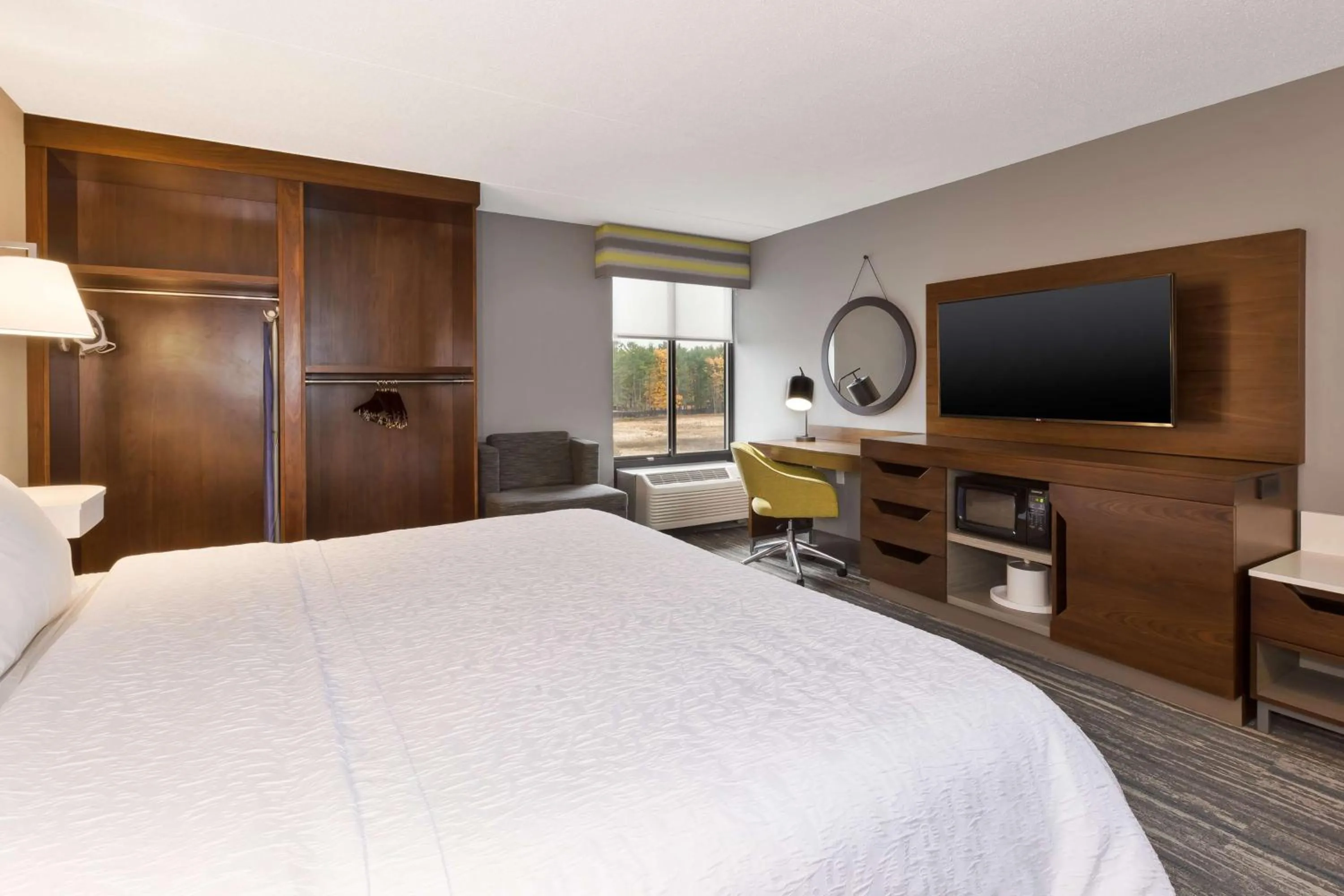 Bed in Hampton Inn Traverse City