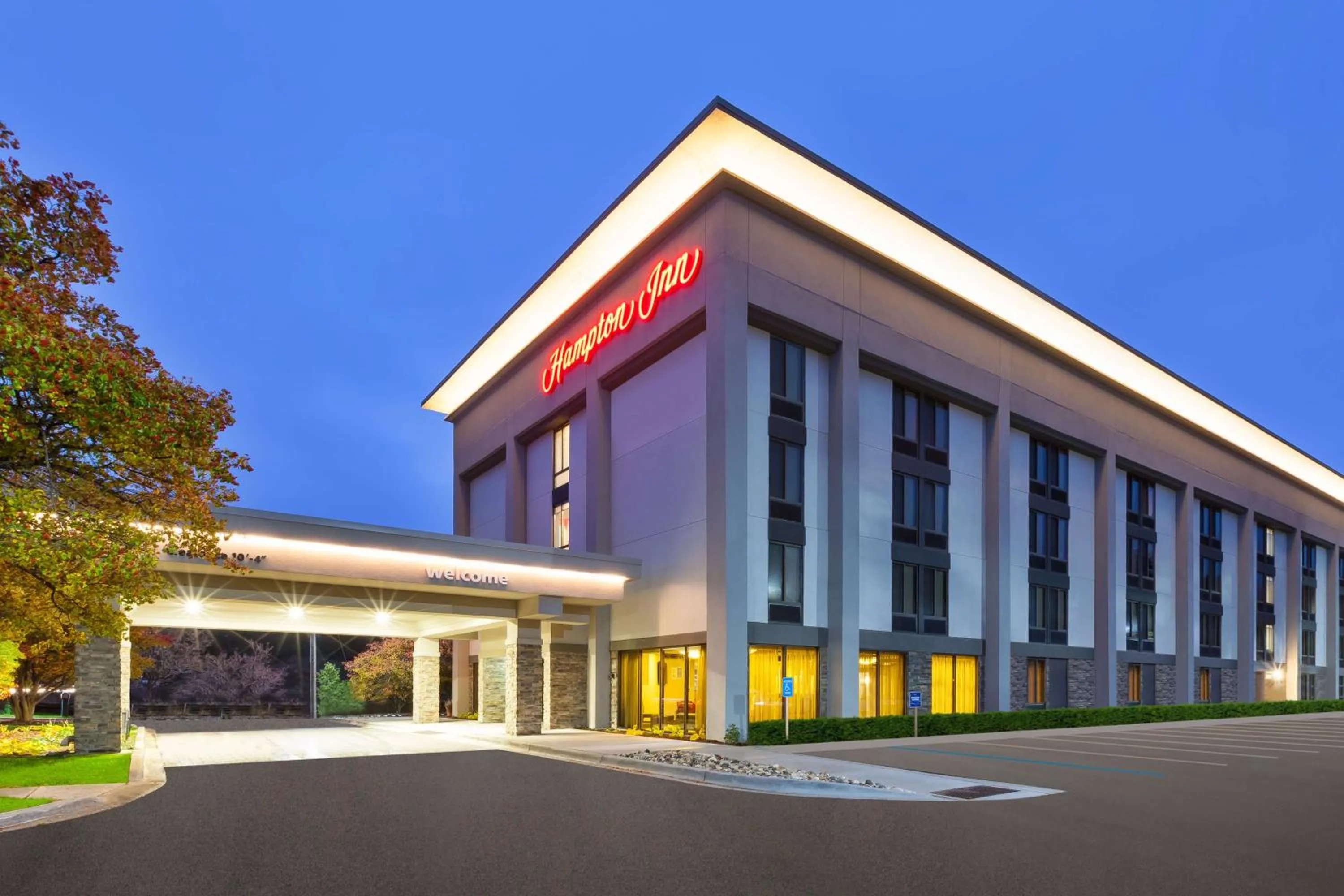 Property building in Hampton Inn Traverse City
