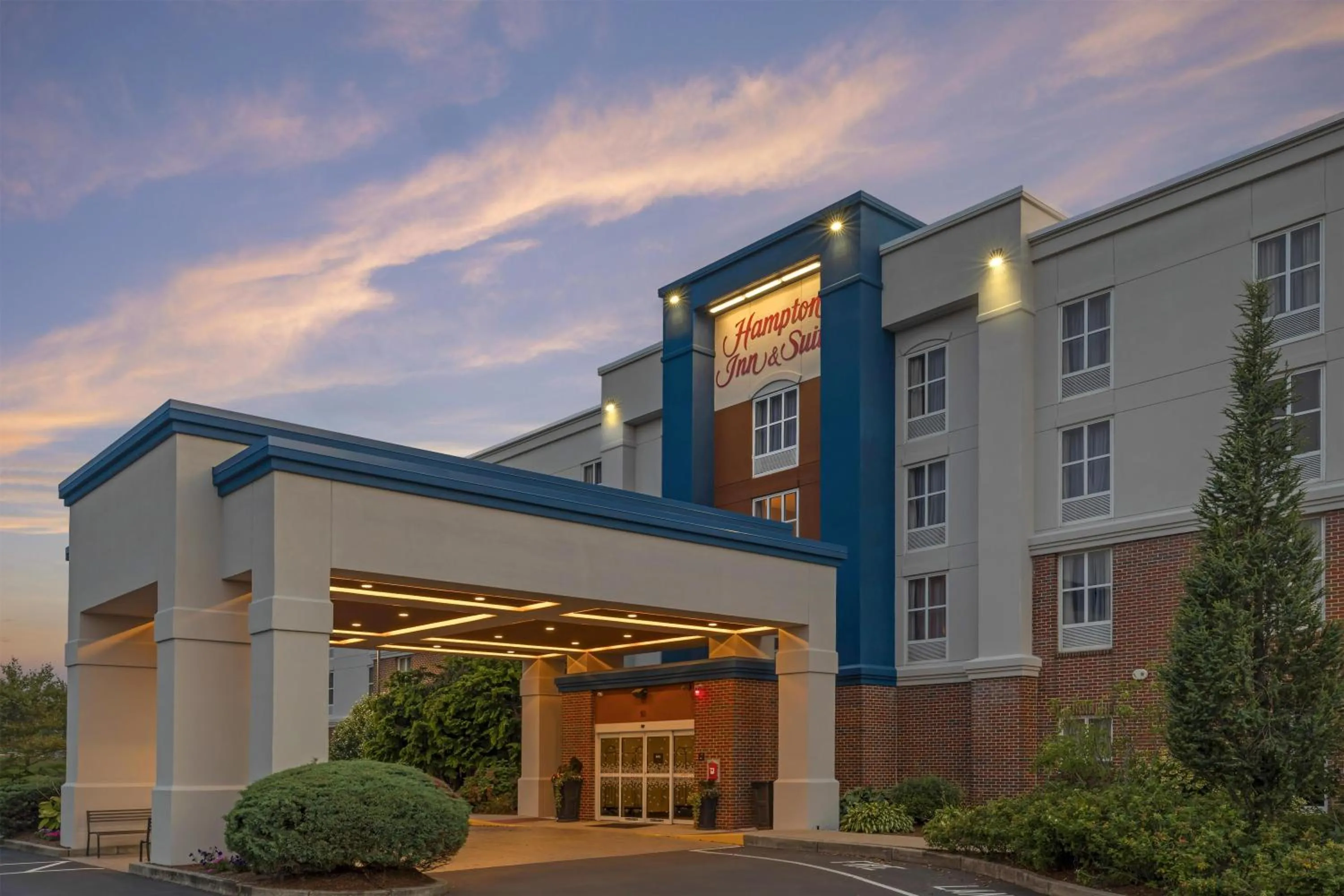Property building in Hampton Inn & Suites by Hilton Plymouth