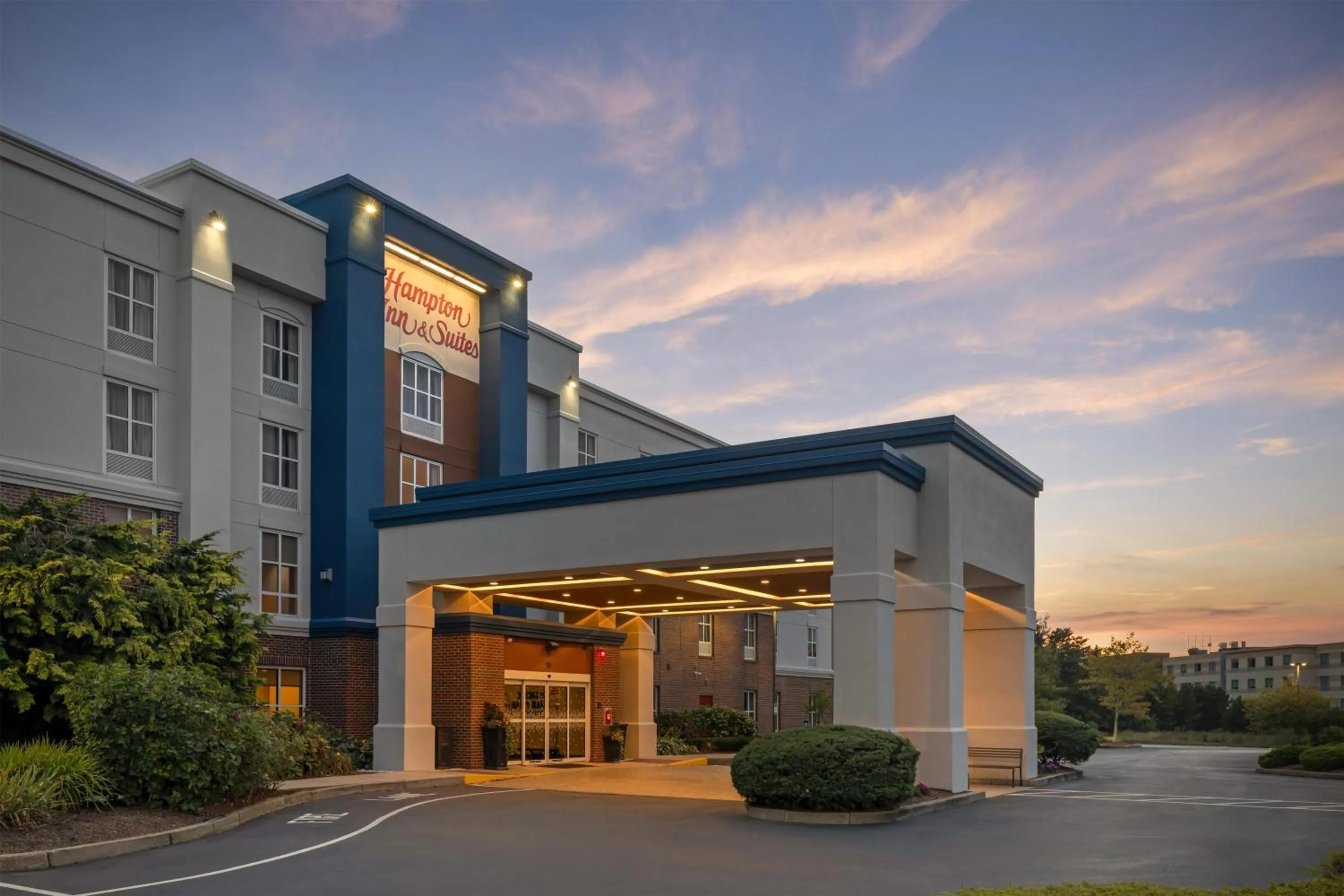 Property building in Hampton Inn & Suites by Hilton Plymouth