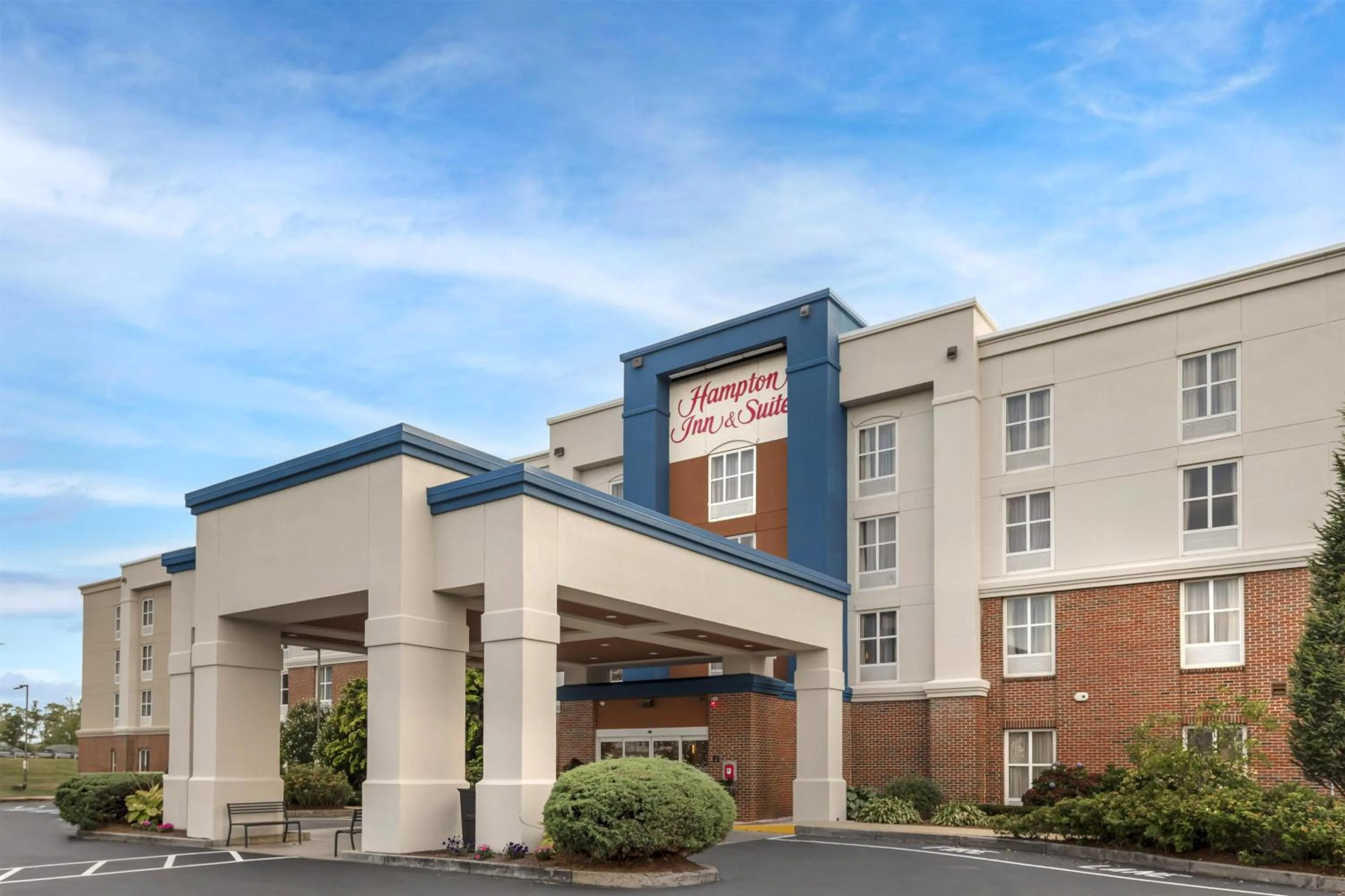 Property building in Hampton Inn & Suites by Hilton Plymouth