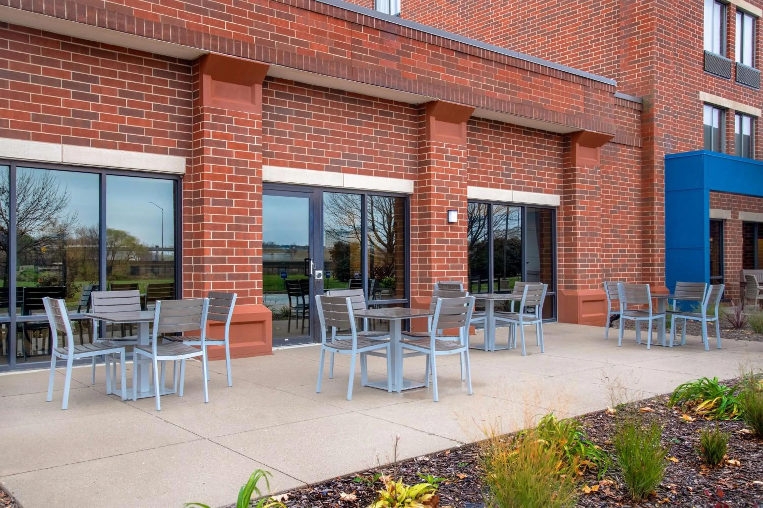 Patio in Hampton Inn West Des Moines Lake Drive
