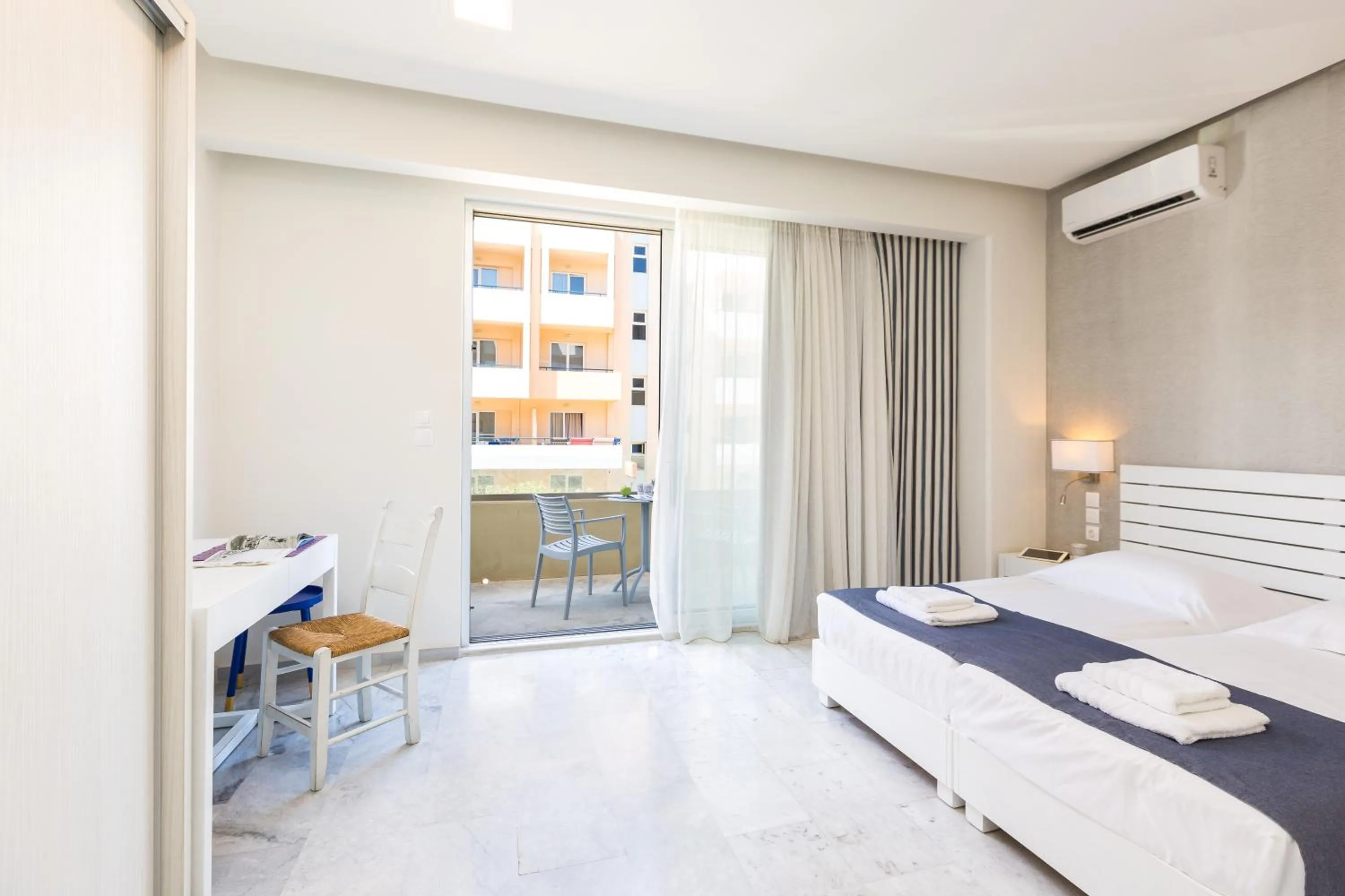 Balcony/Terrace, Bed in Meltemi Coast Suites