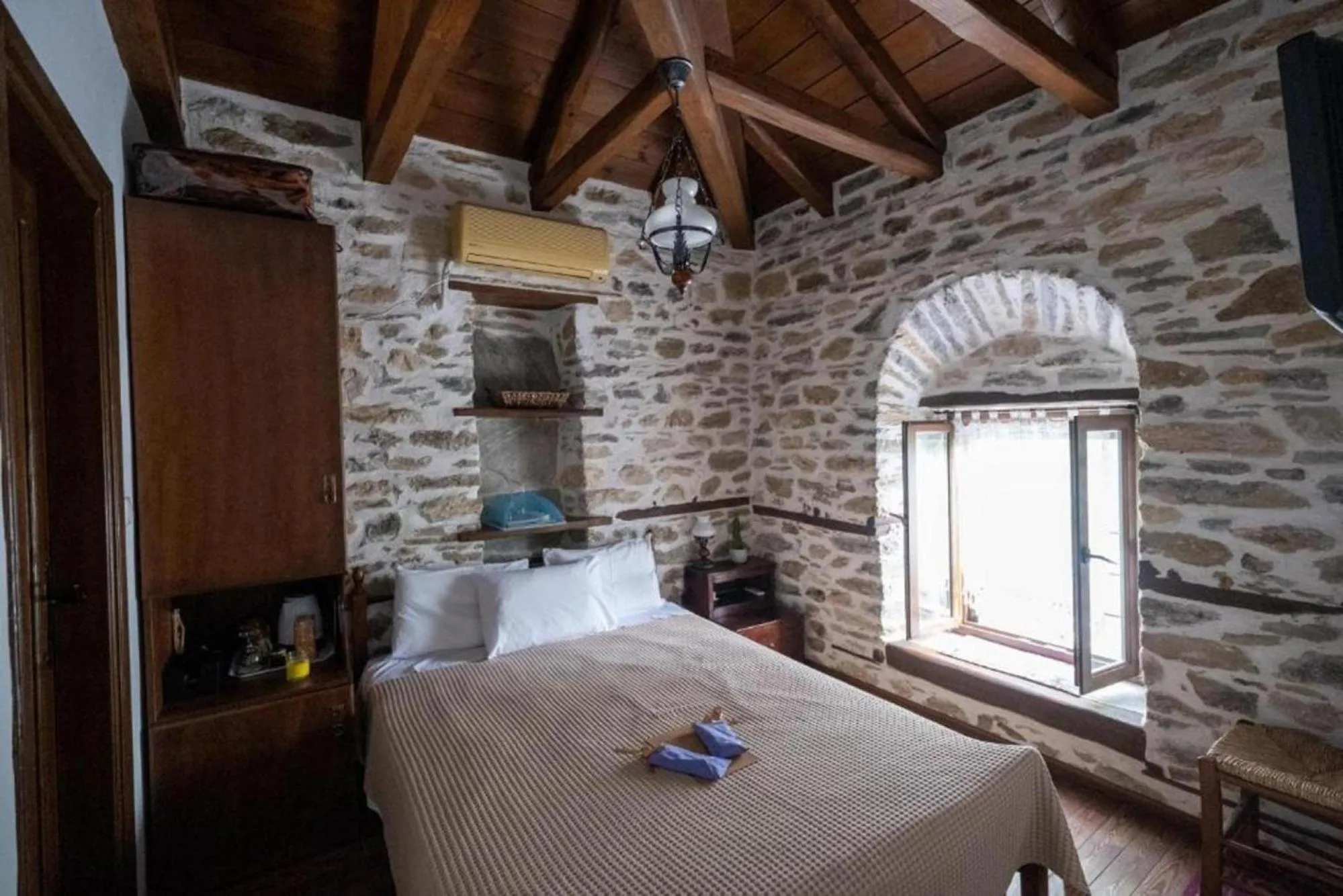 Bed in Archontiko Michael Pelion